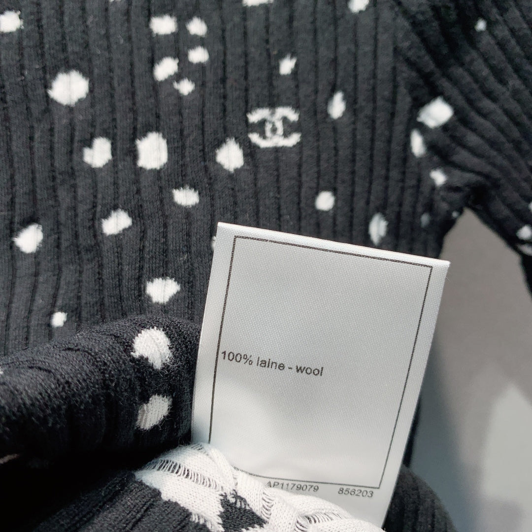 CHANEL 26S SHORT-SLEEVE KNIT TOP 1387