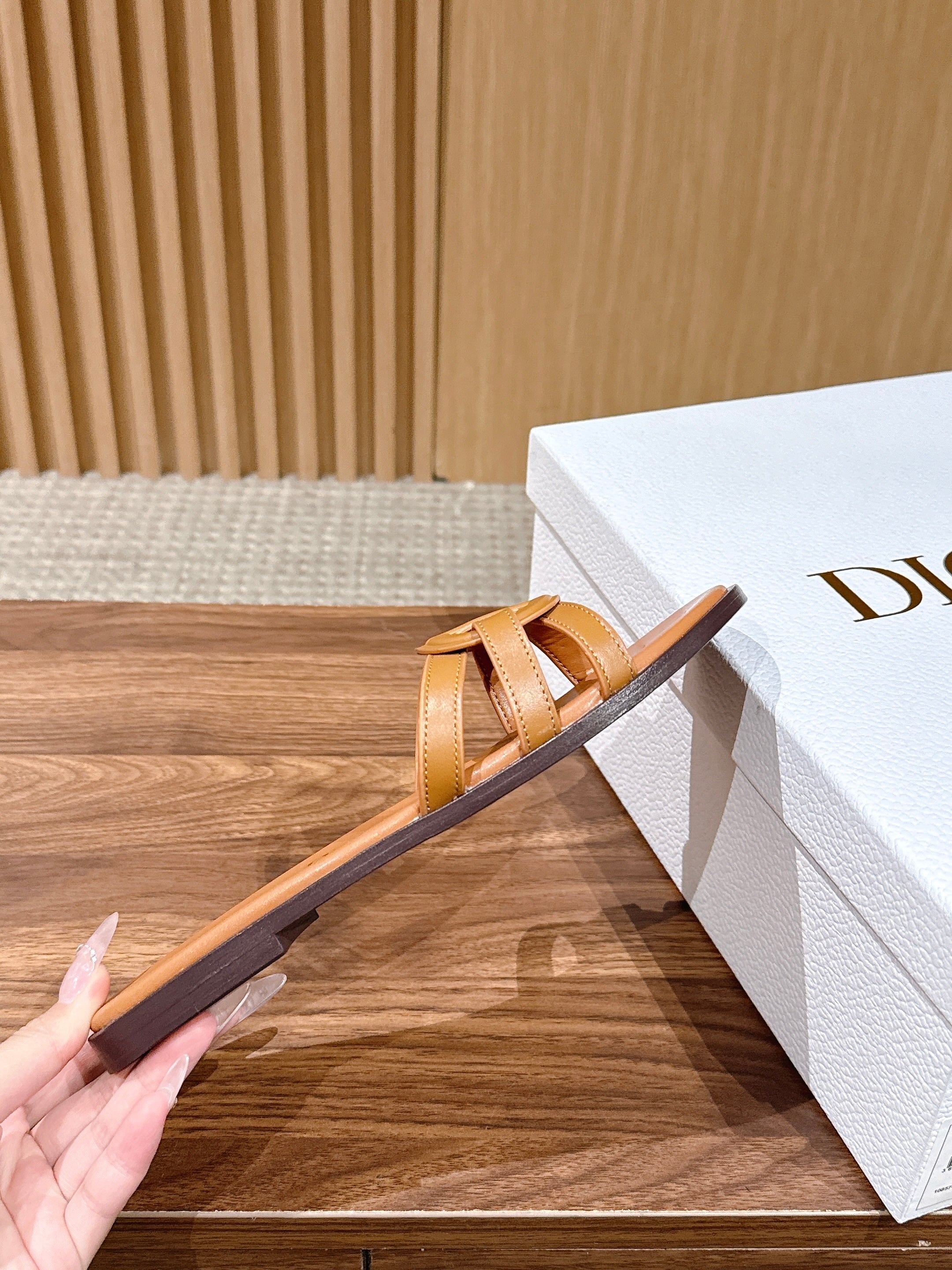 DIOR 26S SLIDE SANDALS IN CARAMEL BROWN CLUB WOVEN CALFSKIN