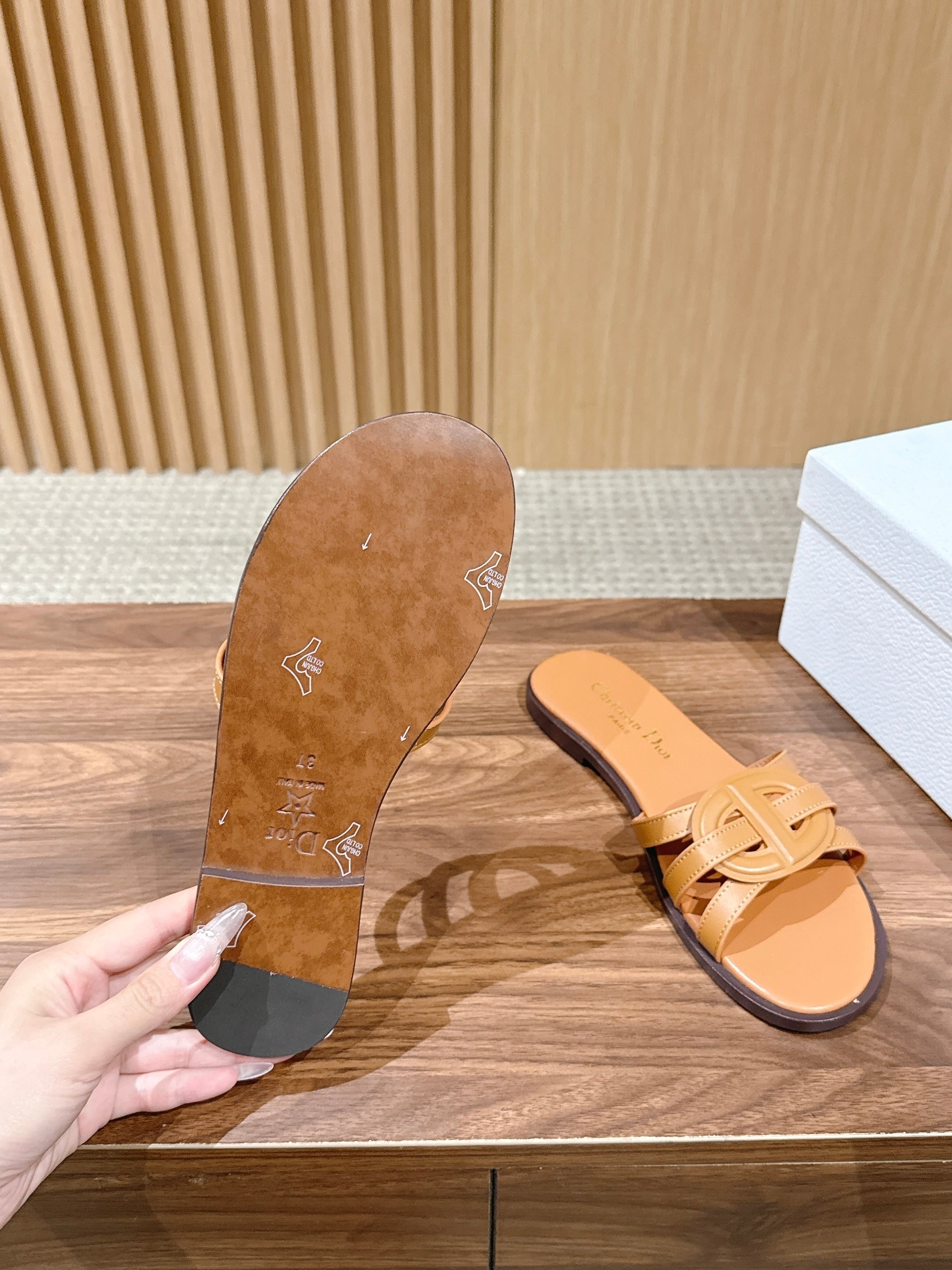 DIOR 26S SLIDE SANDALS IN CARAMEL BROWN CLUB WOVEN CALFSKIN