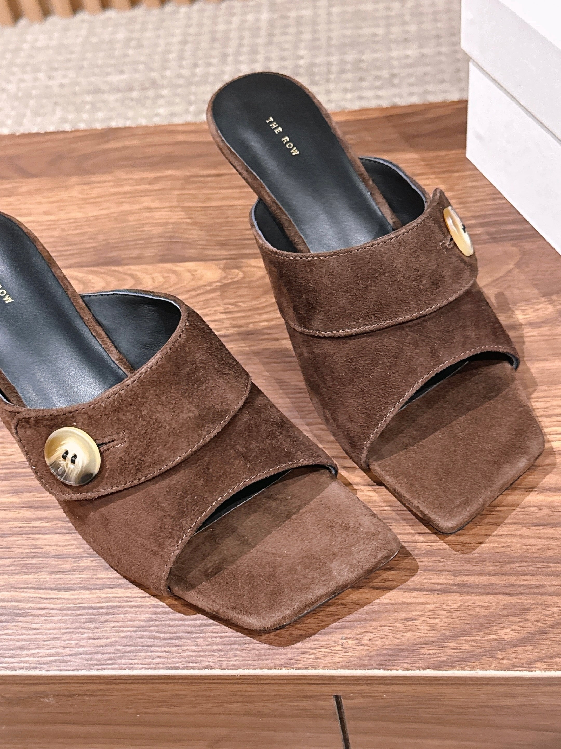 THE ROW 26S BUTTON DETAIL MULE SANDALS IN BROWN SUEDE