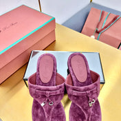 FLIP FLOPS IN WINE RED SUEDE AND HARDWARE SILVER