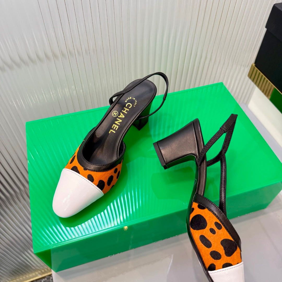CHANEL 26S HIGH-HEEL SLINGBACKS 50 MM IN WHITE CALFSKIN WITH ORANGE PONY HAIR
