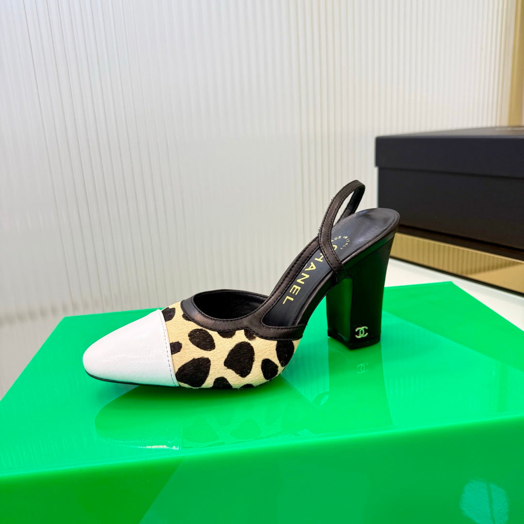 CHANEL 26S HIGH-HEEL SLINGBACKS 70 MM IN WHITE PATENT CALFSKIN WITH LIGHT YELLOW PONY HAIR