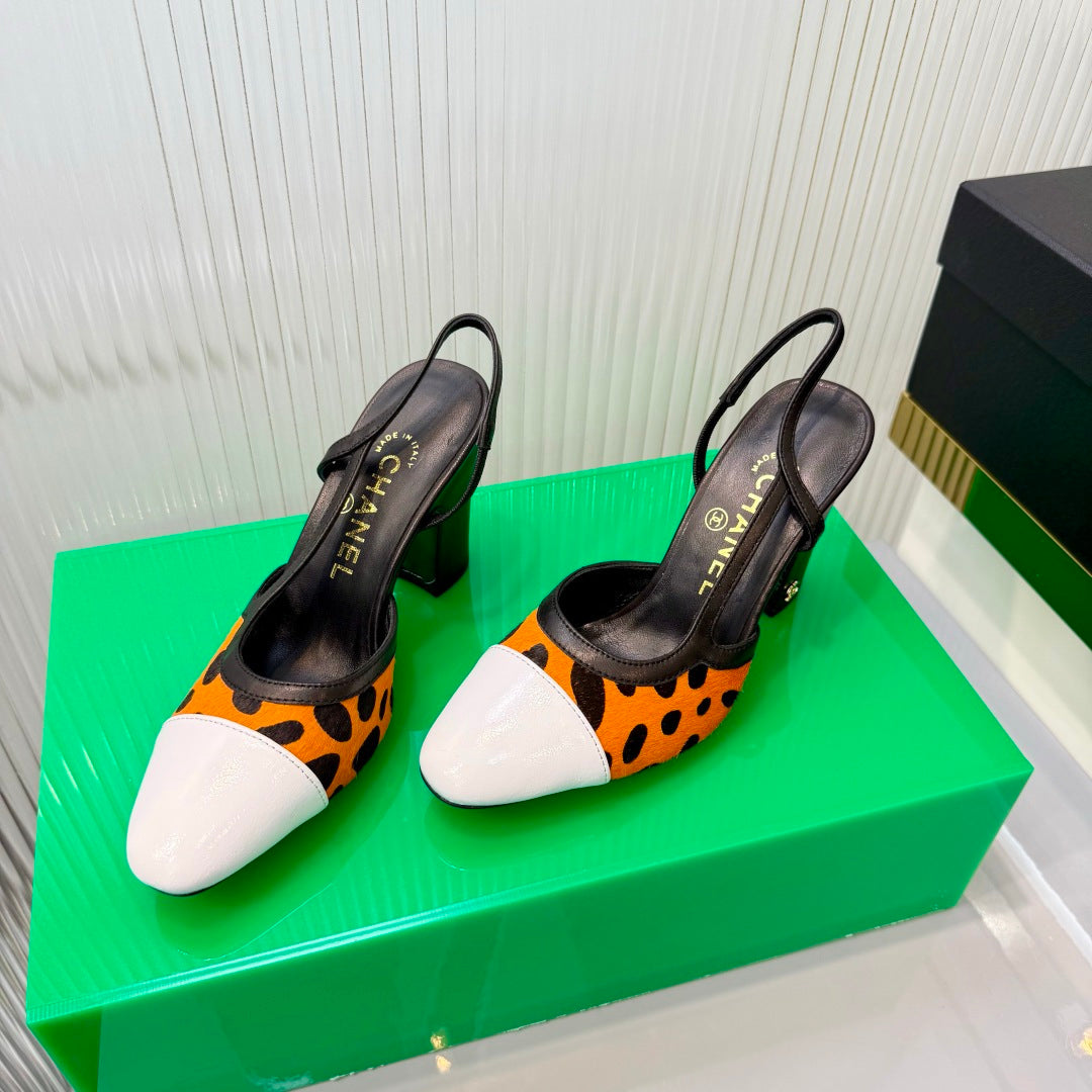 CHANEL 26S HIGH-HEEL SLINGBACKS 70 MM IN WHITE PATENT CALFSKIN WITH ORANGE PONY HAIR