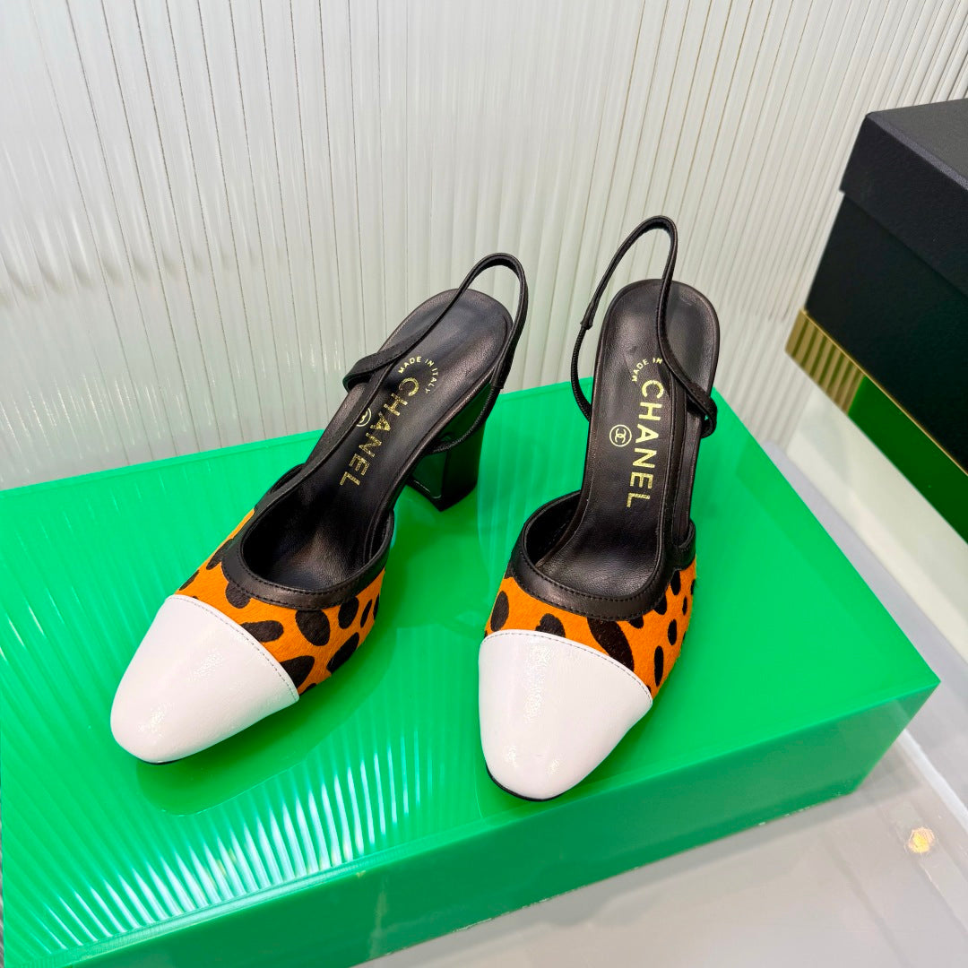 CHANEL 26S HIGH-HEEL SLINGBACKS 70 MM IN WHITE PATENT CALFSKIN WITH ORANGE PONY HAIR