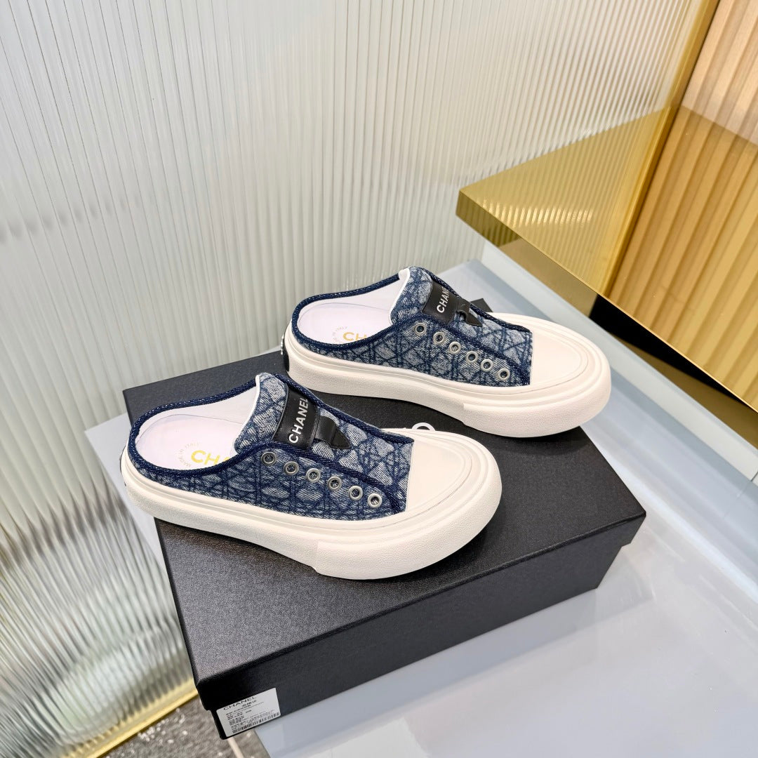 CHANEL 26S MULE SNEAKERS IN NAVY BLUE DIAMOND-PATTERNED WOVEN DENIM FABRIC STYLE 2