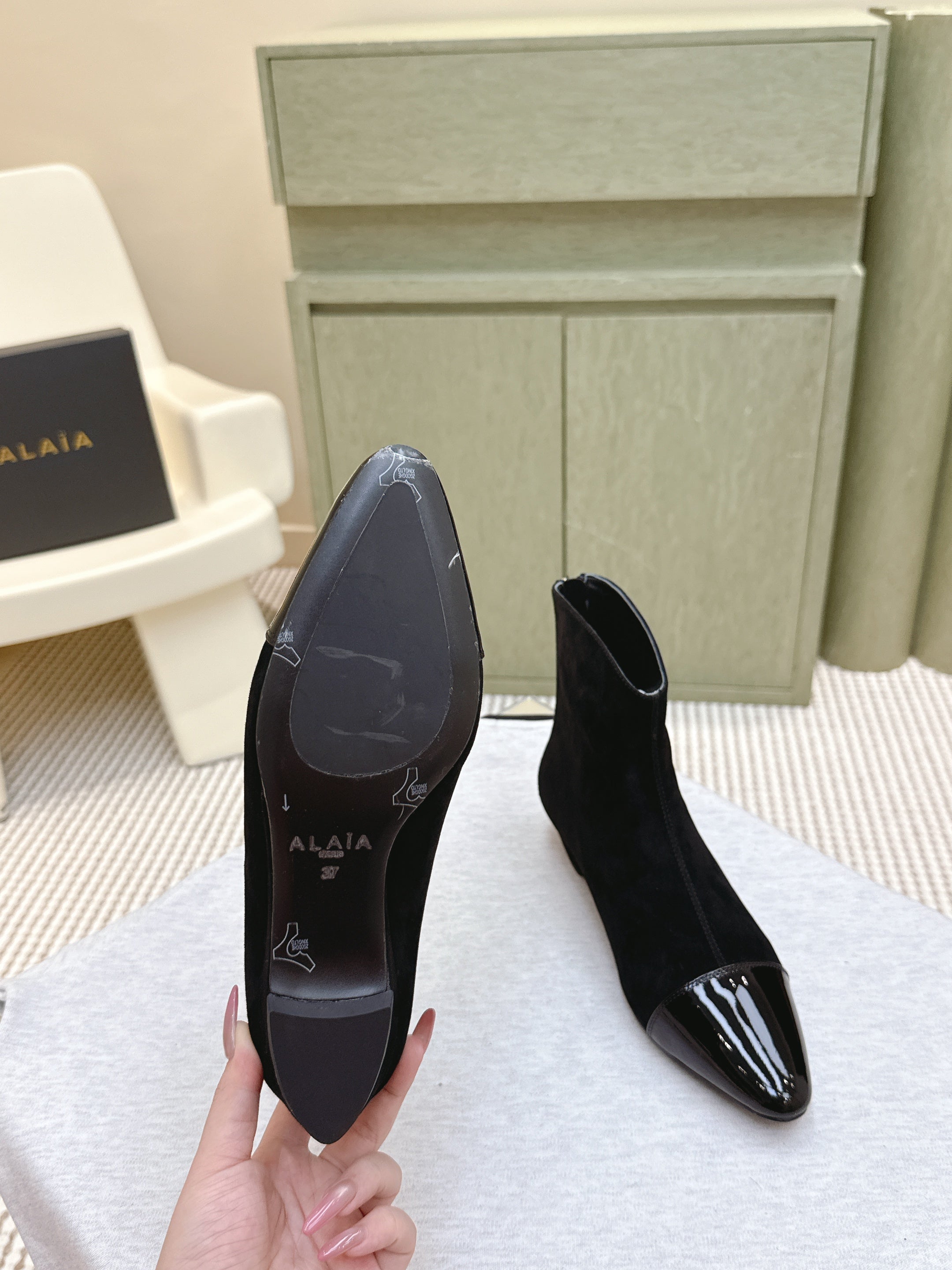 ALAIA 26S ANKLE BOOTS IN BLACK SUEDE AND GLOSSY CALFSKIN