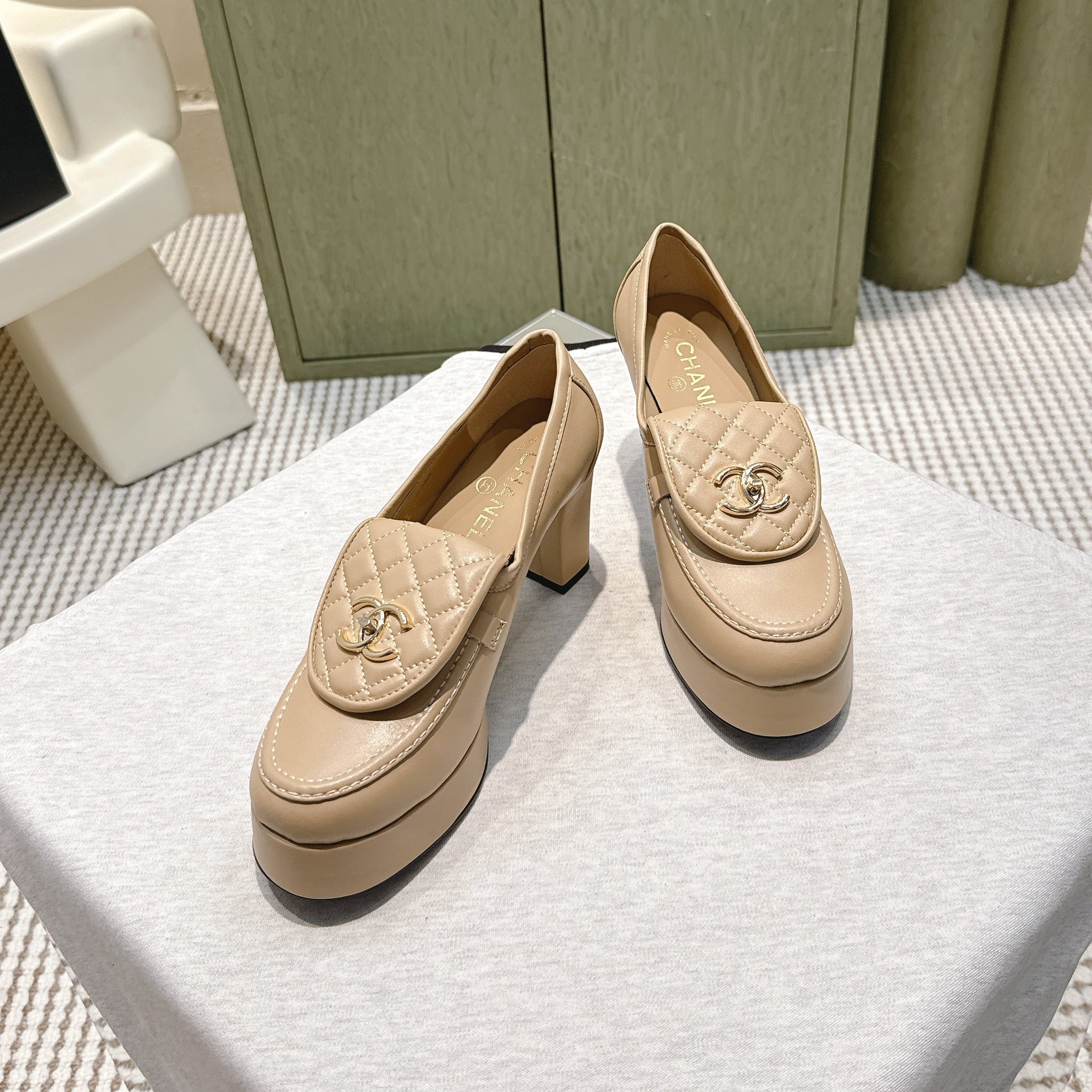 CHANEL 25S HIGH-HEELED MOCCASINS 80MM IN LIGHT TAN CALFSKIN GOLD HARDWARE