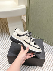 CHANEL 25S THICK-SOLE SNEAKERS IN WHITE AND BLACK CALFSKIN WITH FUR LINING
