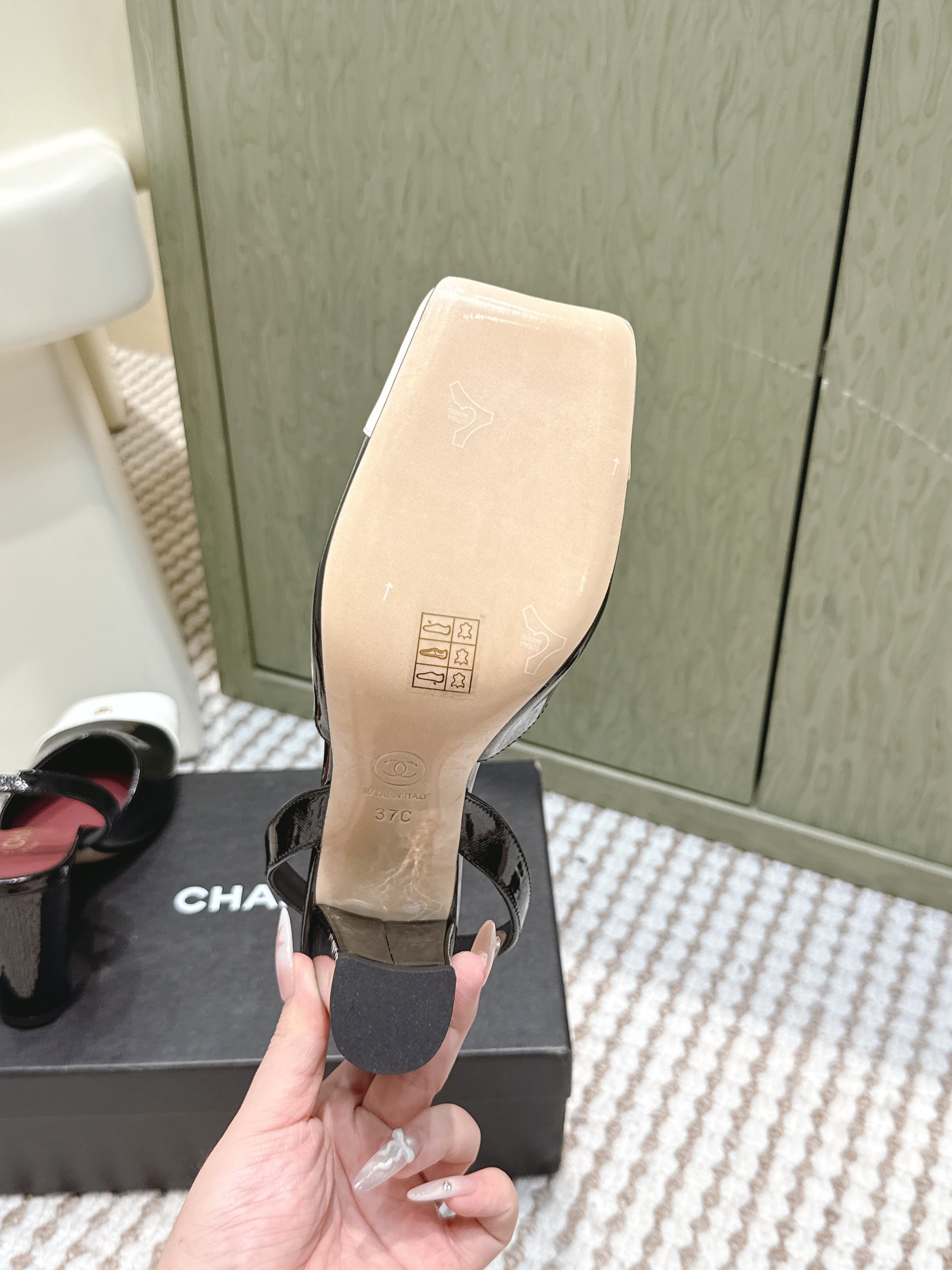 CHANEL 25S HIGH-HEELED SQUARE-TOE SLINGBACK 90MM IN BLACK AND WHITE CALFSKIN