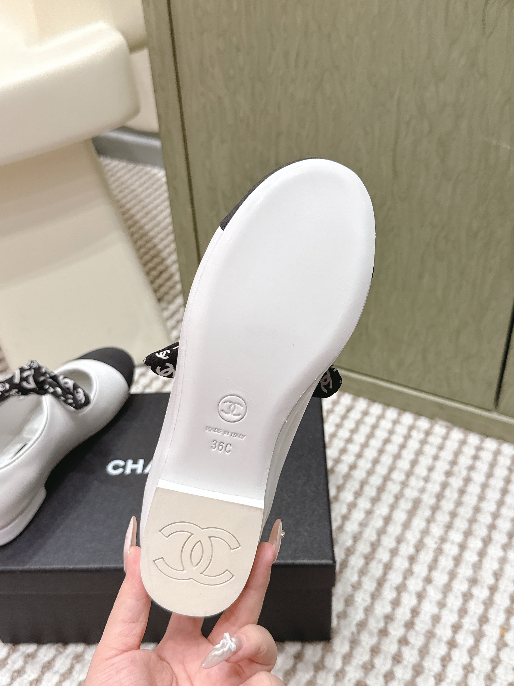 CHANEL 25S MARY JANES IN WHITE AND BLACK SHEARLING AND GROS GRAIN