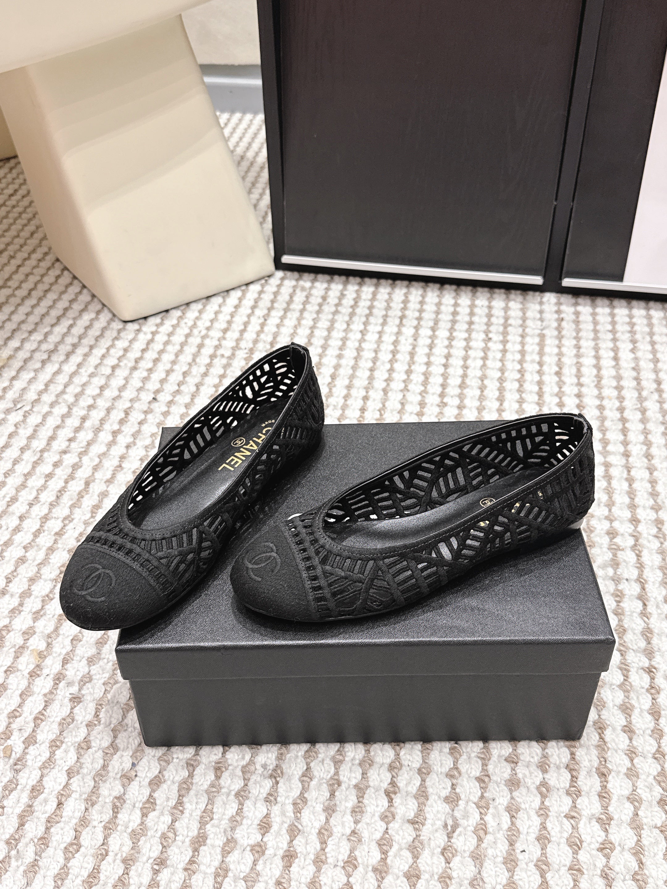 CHANEL 26S BALLET FLATS IN BLACK MESH AND FABRIC