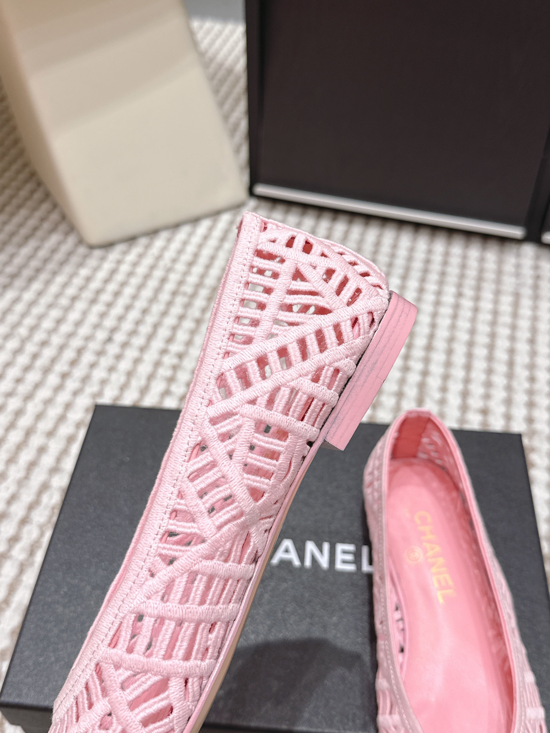 CHANEL 26S BALLET FLATS IN LIGHT PINK MESH AND FABRIC