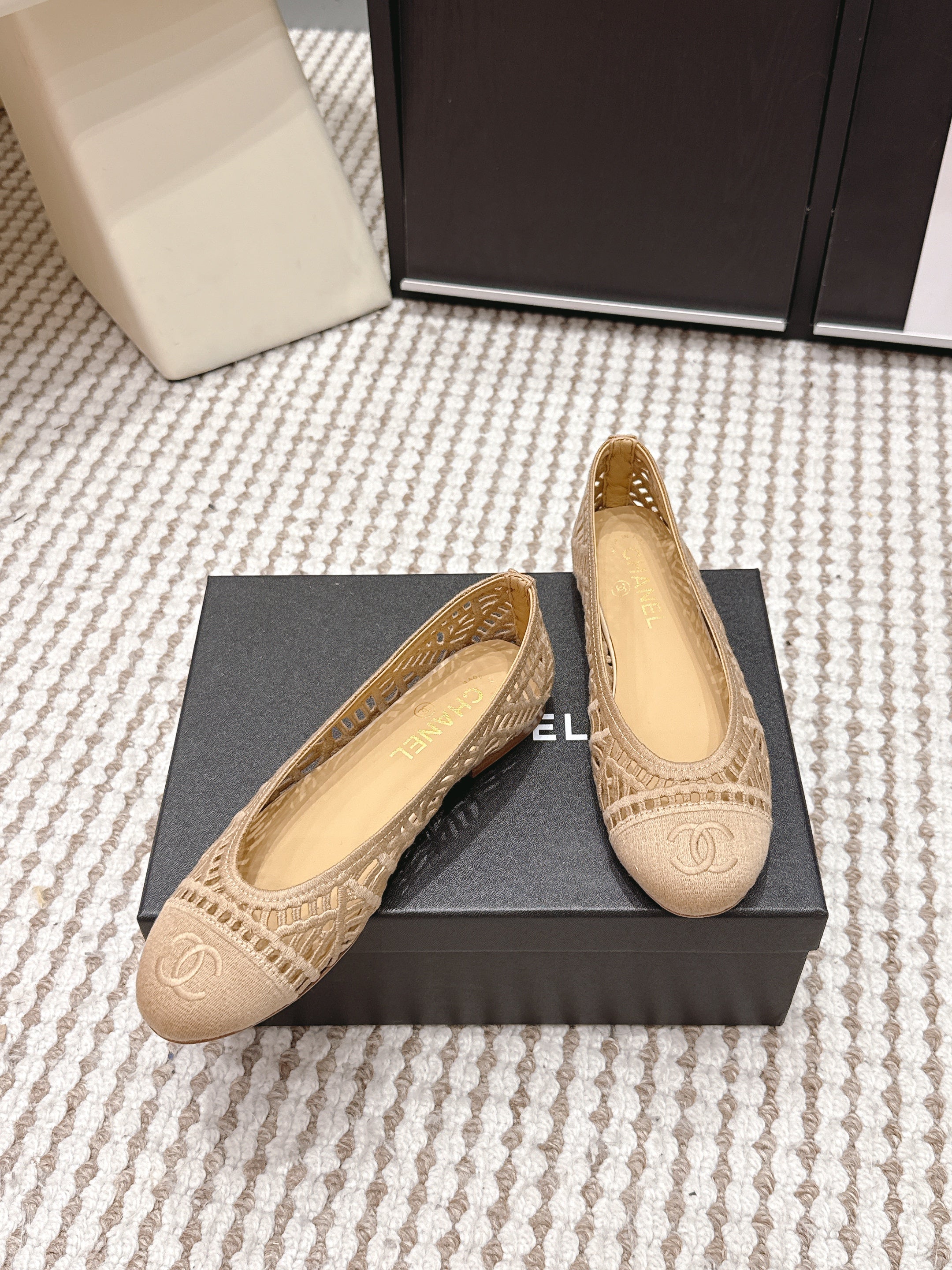 CHANEL 26S BALLET FLATS IN BEIGE MESH AND FABRIC