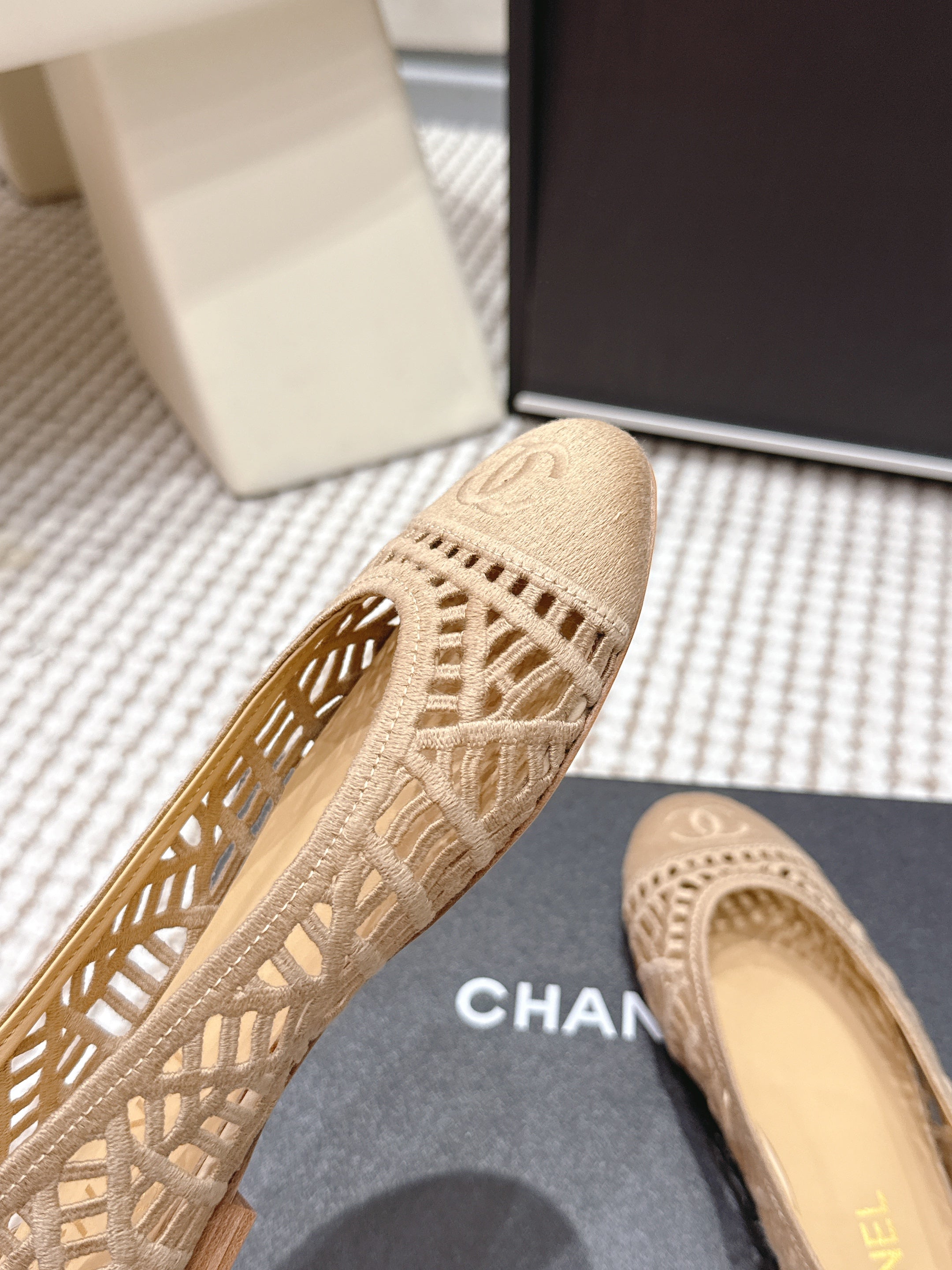 CHANEL 26S BALLET FLATS IN BEIGE MESH AND FABRIC