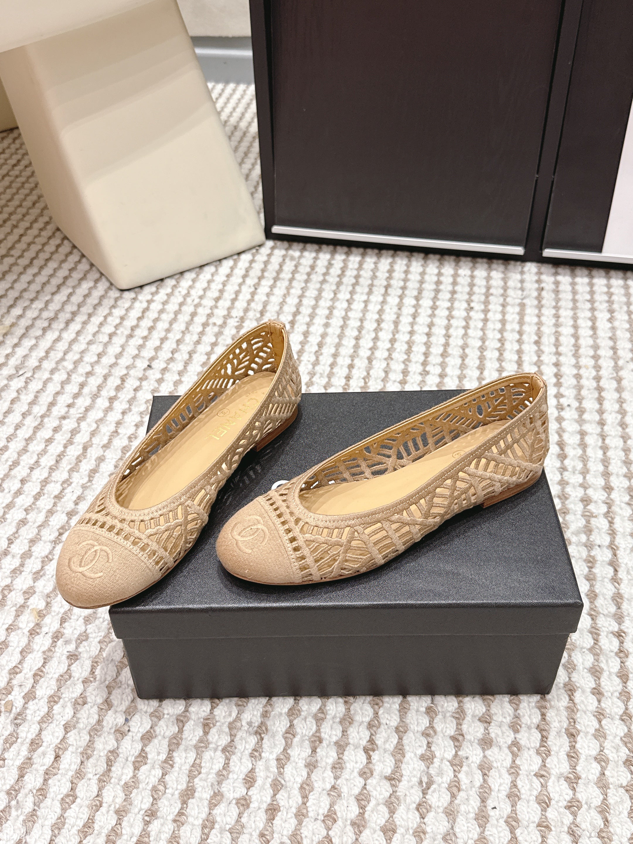 CHANEL 26S BALLET FLATS IN BEIGE MESH AND FABRIC