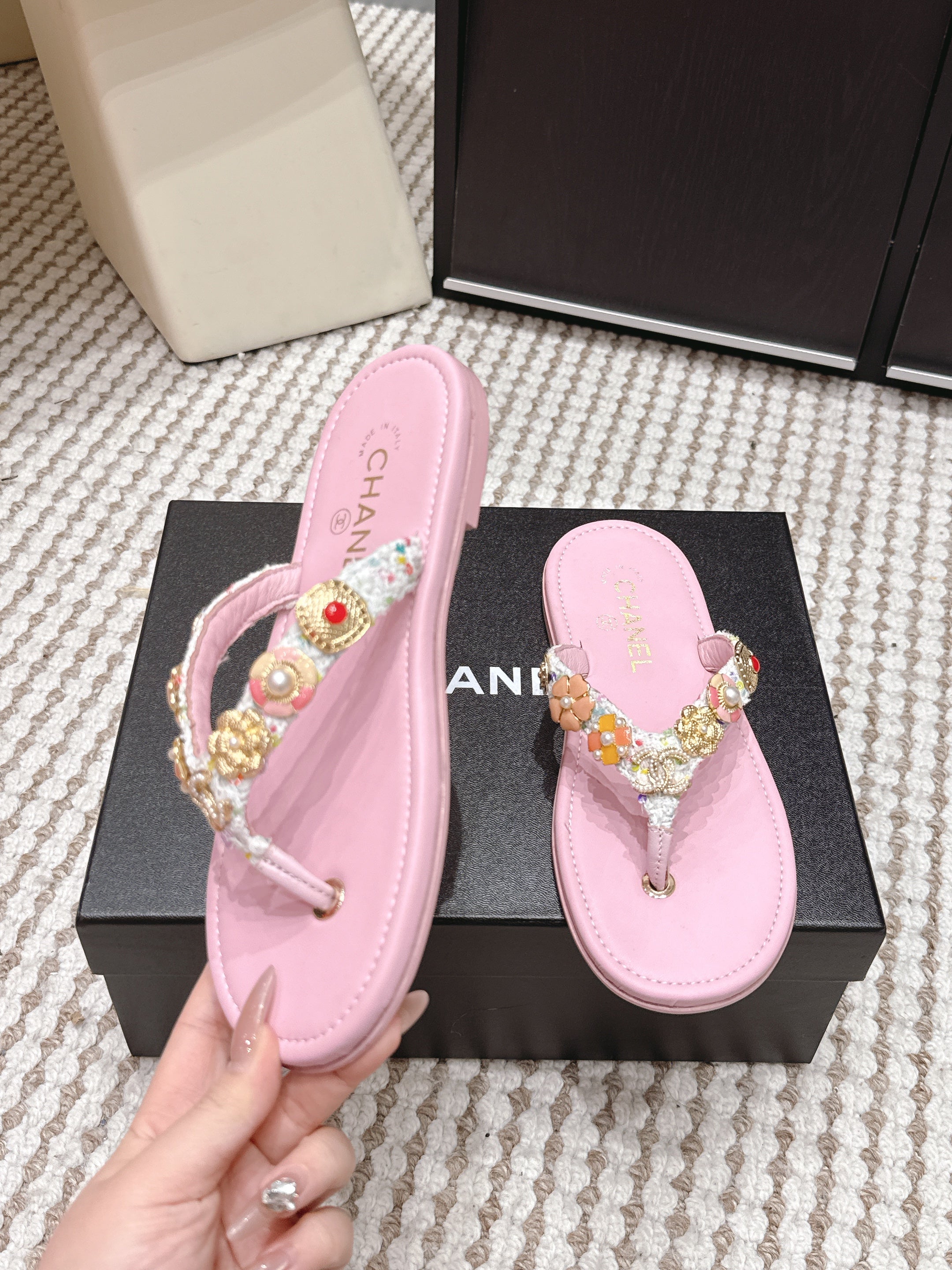 CHANEL 26S FLIP-FLOPS IN LIGHT PINK CALFSKIN