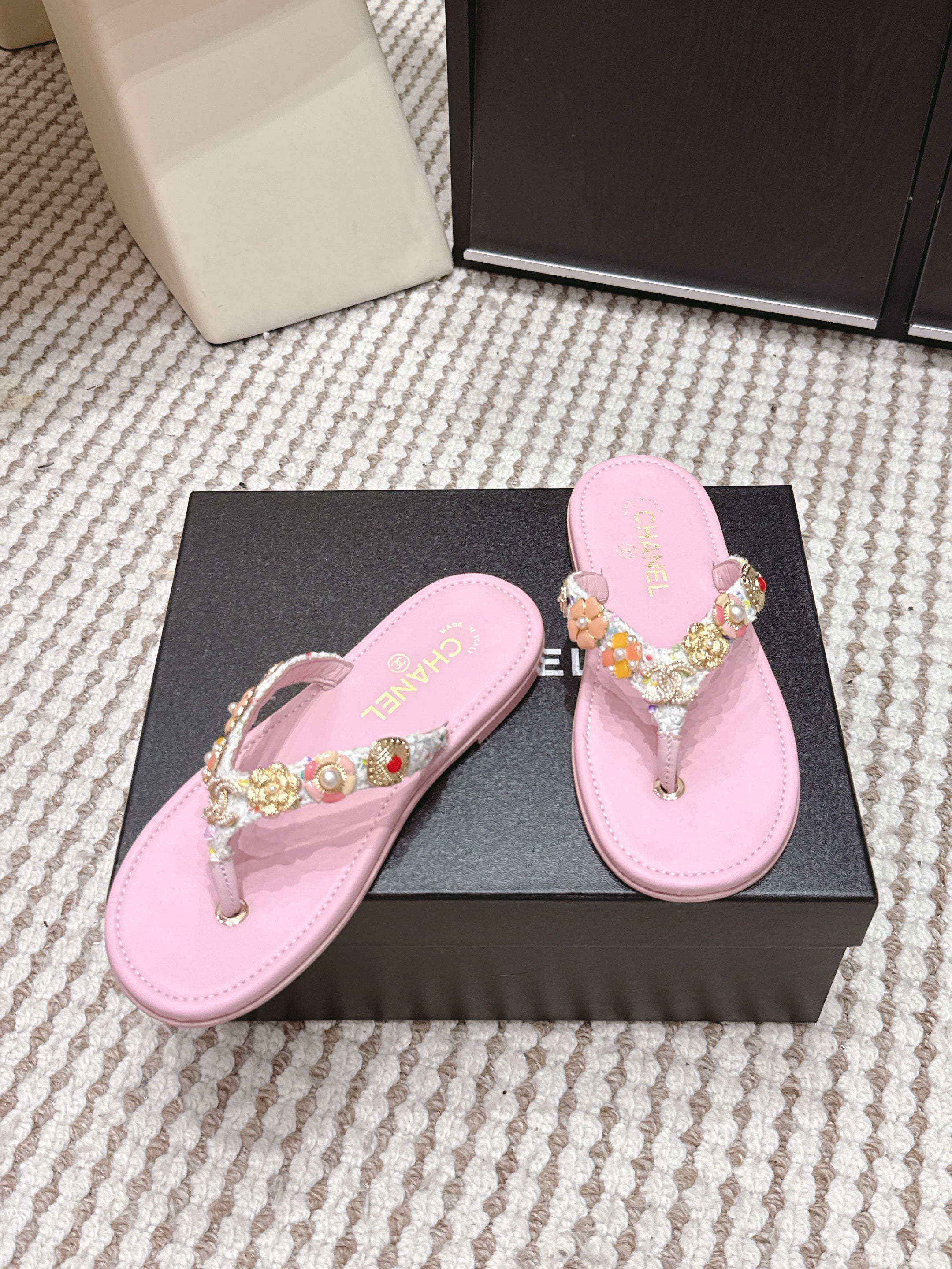 CHANEL 26S FLIP-FLOPS IN LIGHT PINK CALFSKIN