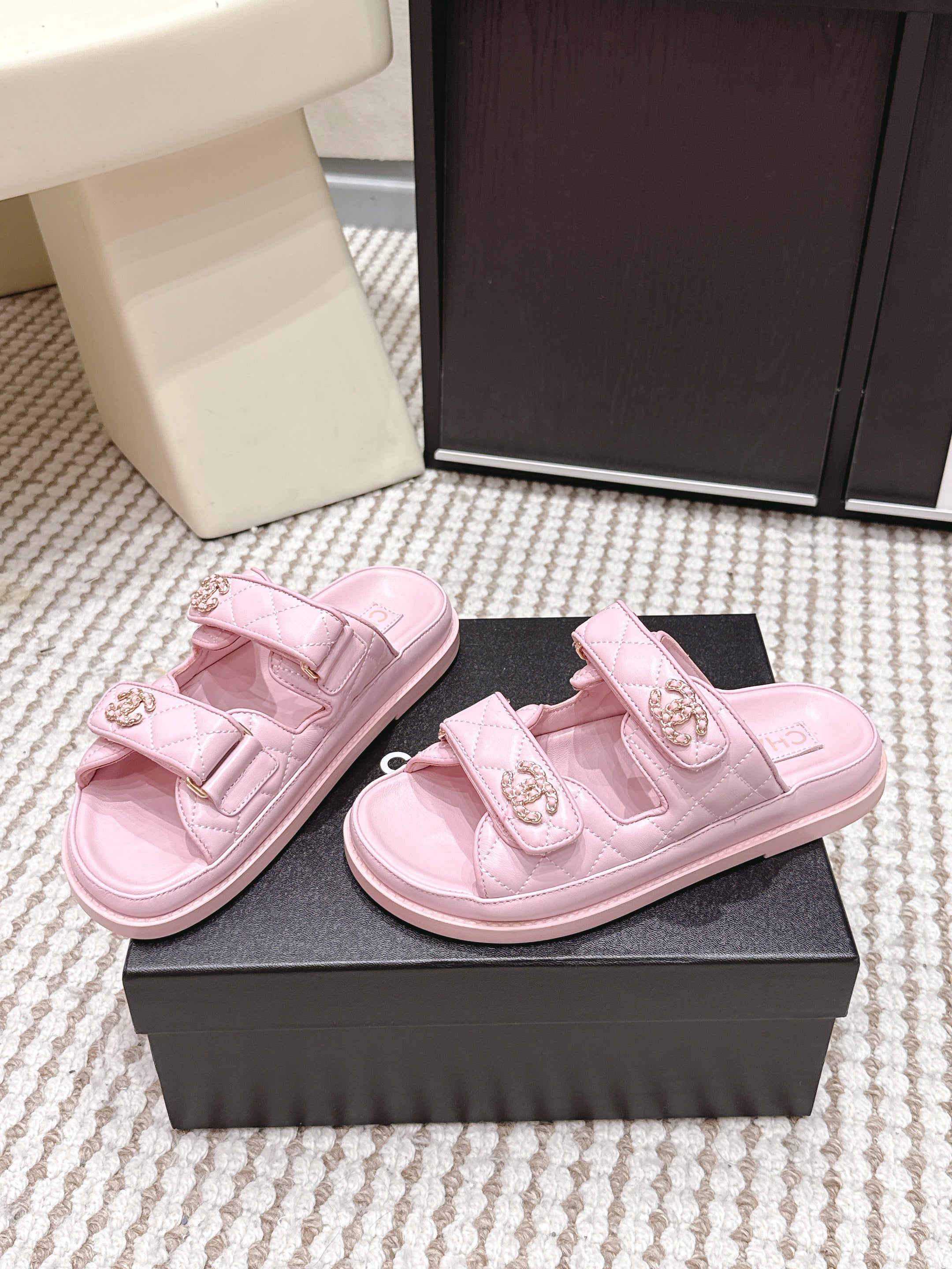 CHANEL 26S SANDALS IN LIGHT PINK CALFSKIN