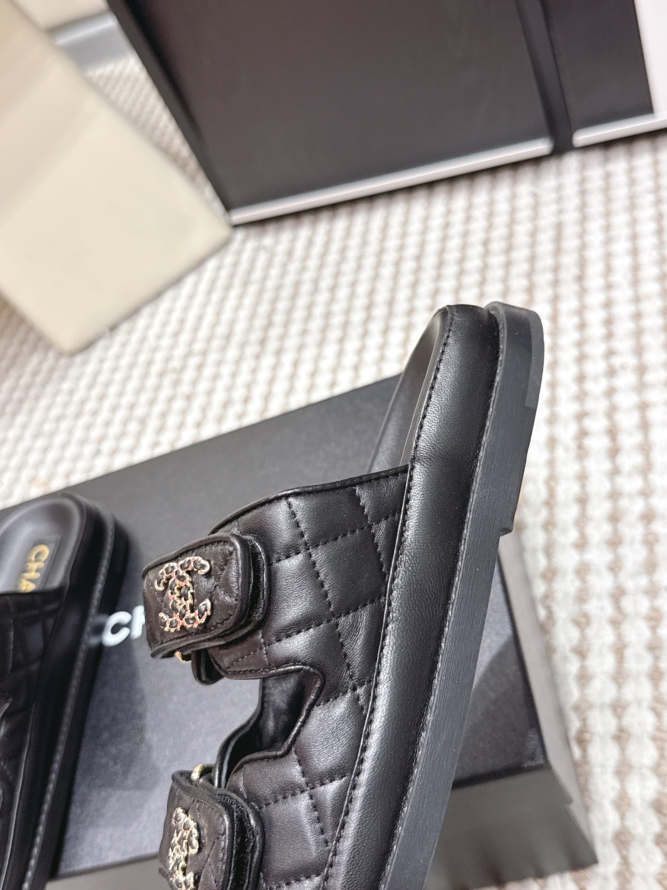 CHANEL 26S SANDALS IN BLACK CALFSKIN