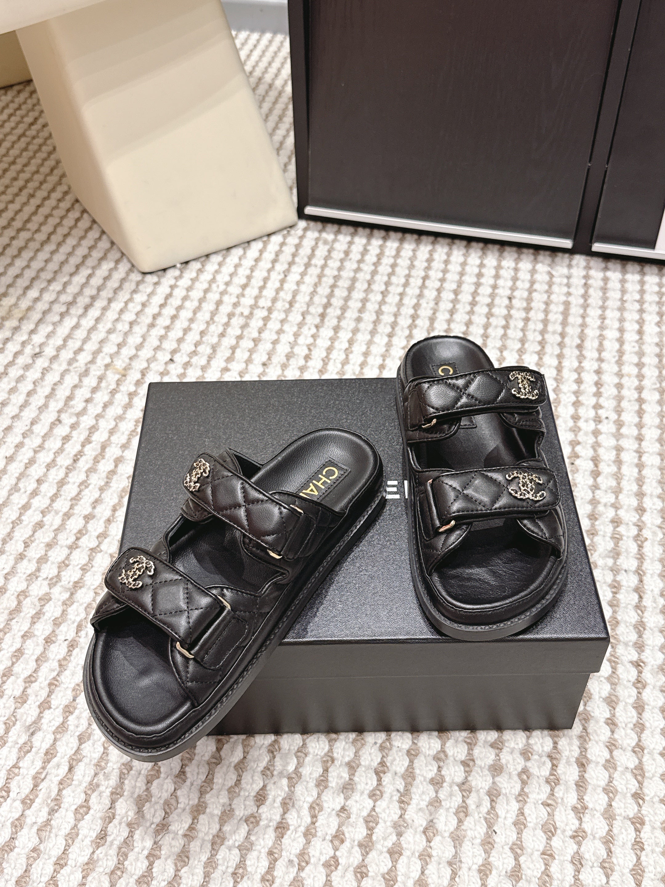 CHANEL 26S SANDALS IN BLACK CALFSKIN
