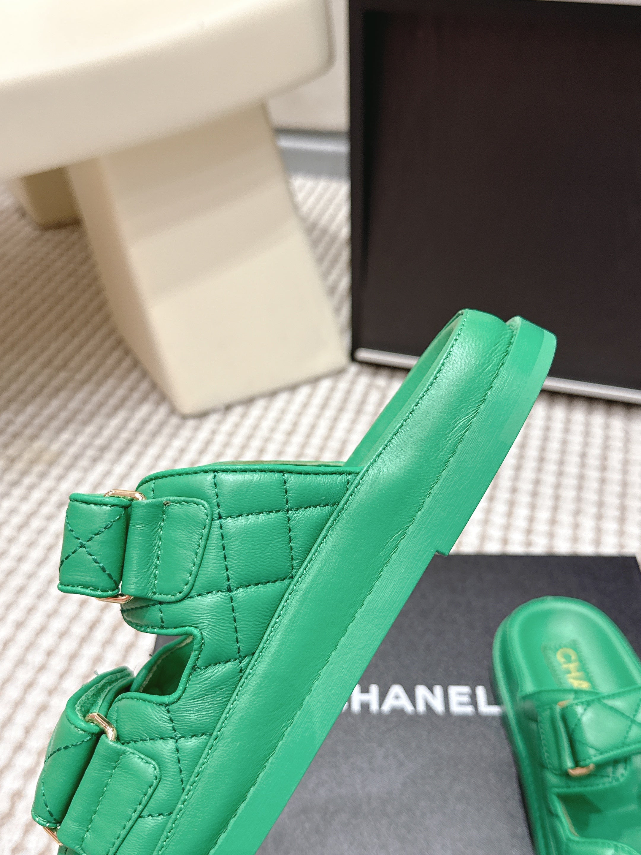 CHANEL 26S SANDALS IN GREEN CALFSKIN