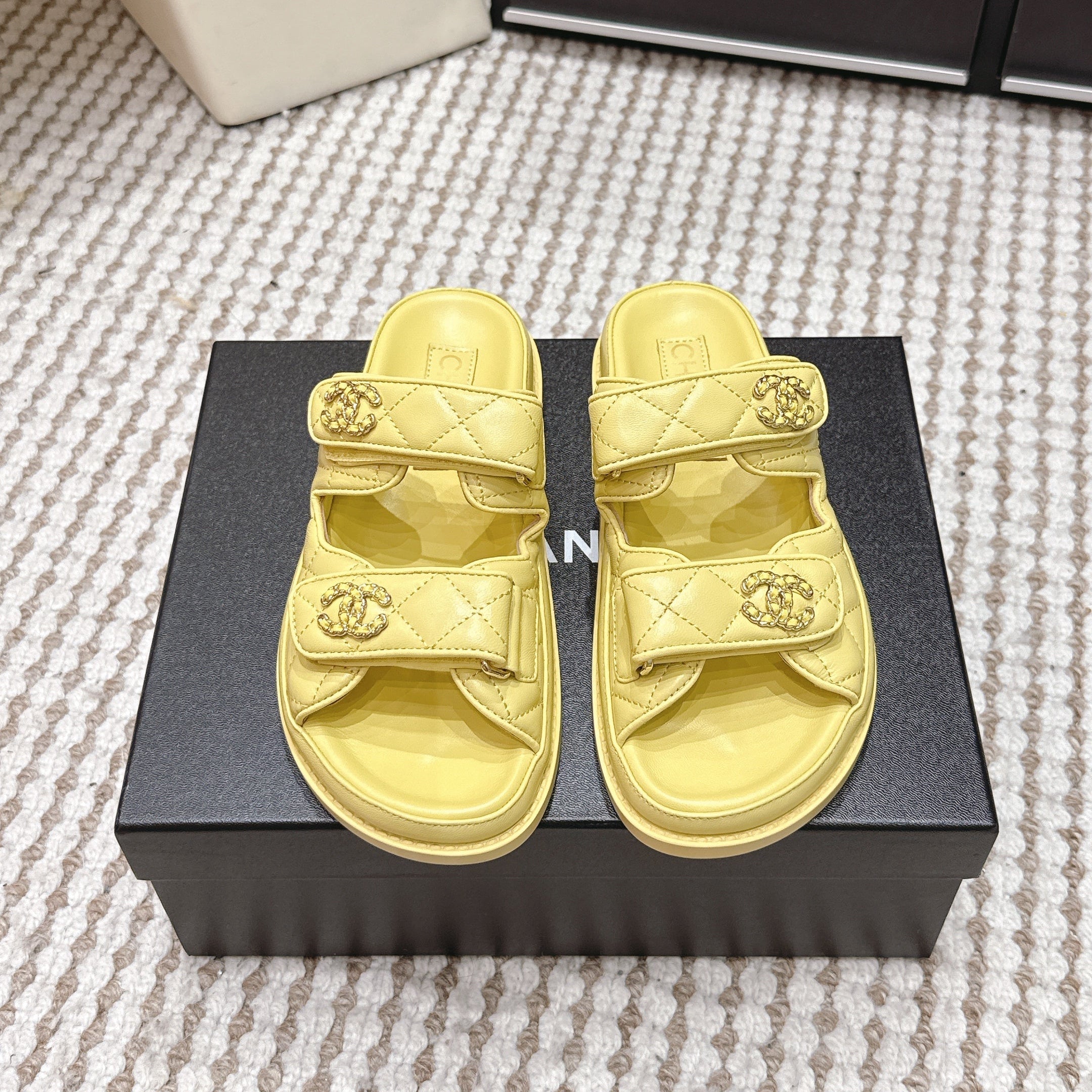 CHANEL 26S SANDALS IN YELLOW CALFSKIN