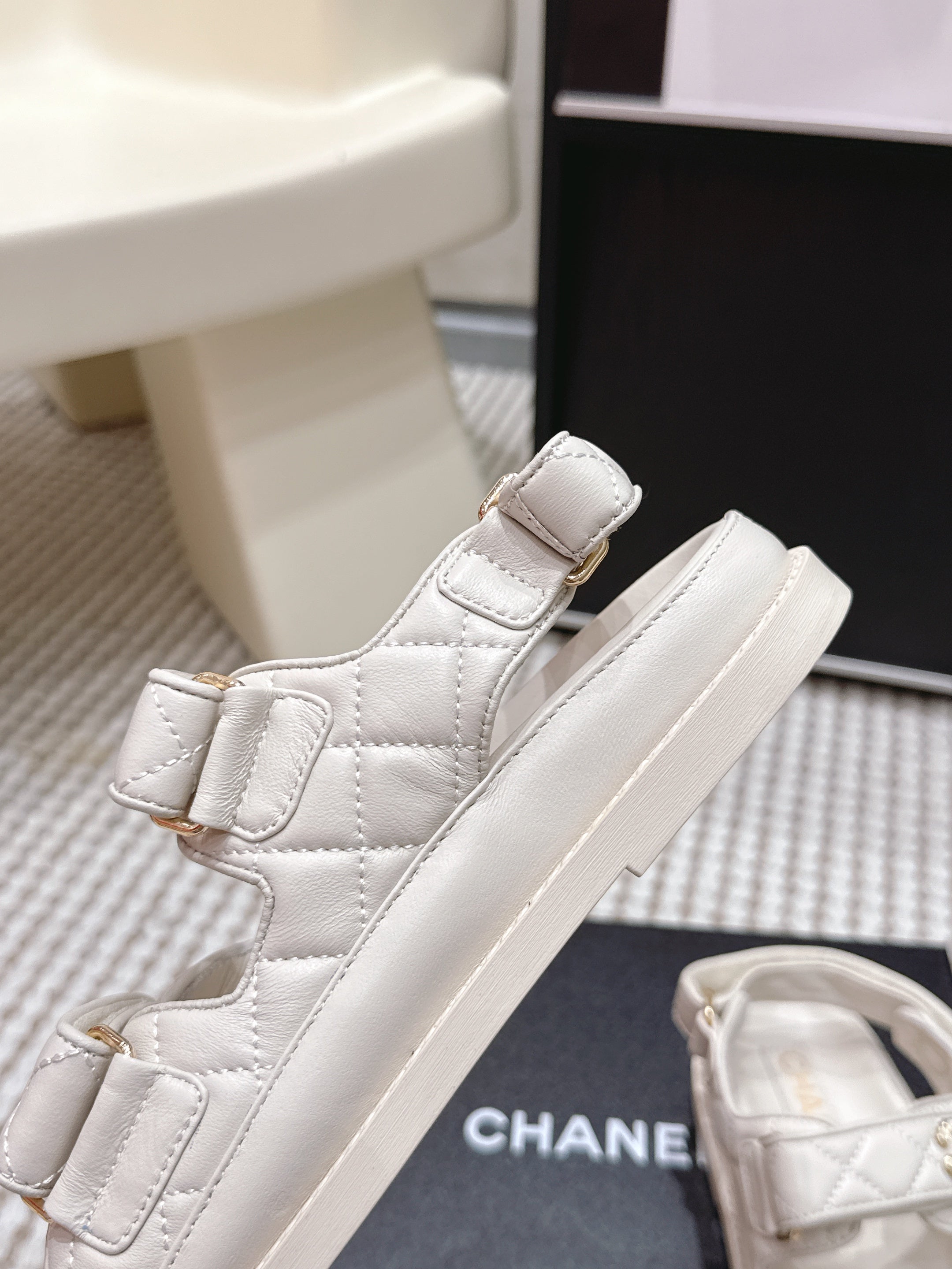 CHANEL 26S QUILTED DAD SANDALS IN CREAM WHITE CALFSKIN