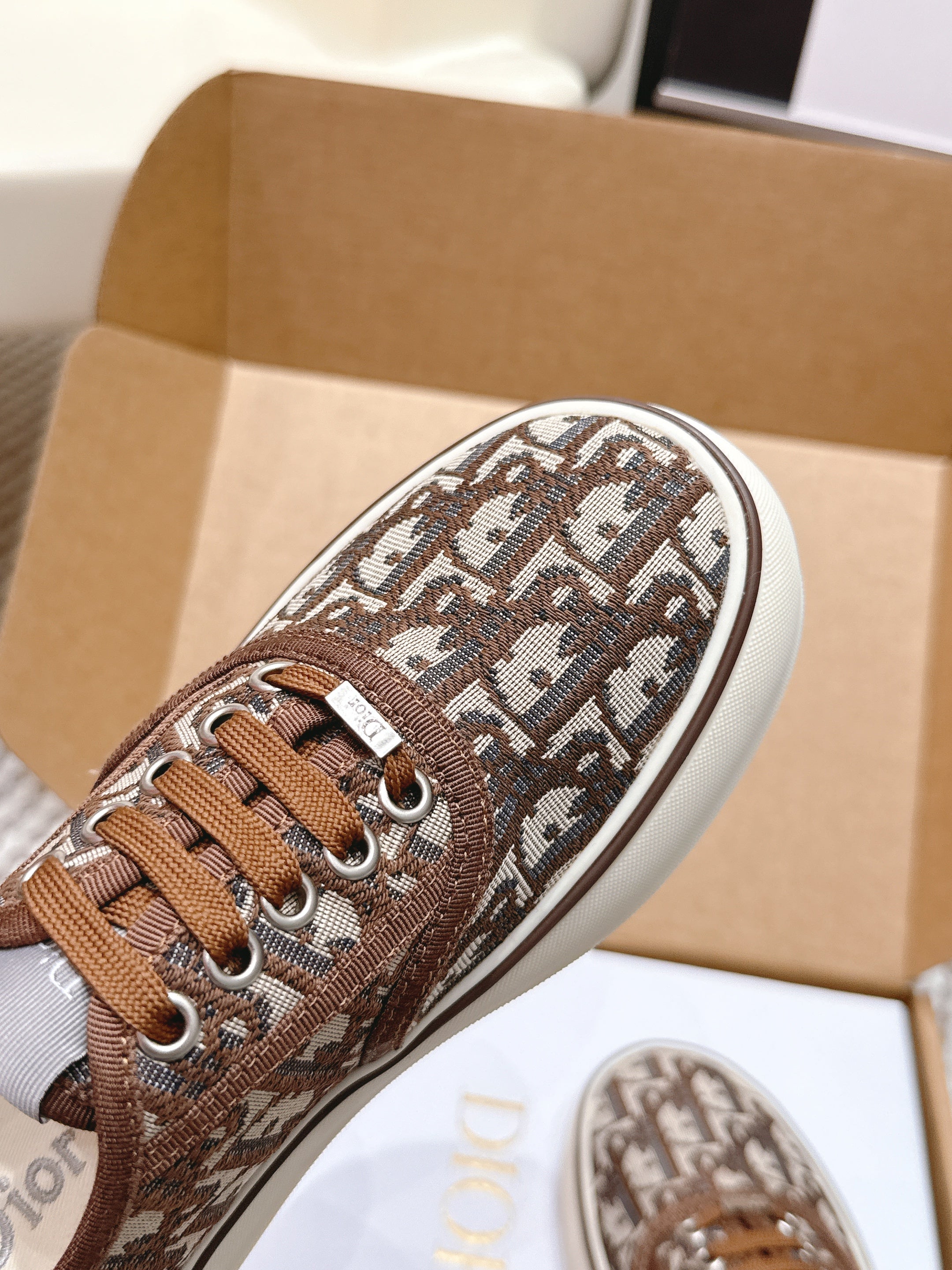 DIOR 26S SALTWIND SNEAKER IN BROWN FABRIC STYLE 6