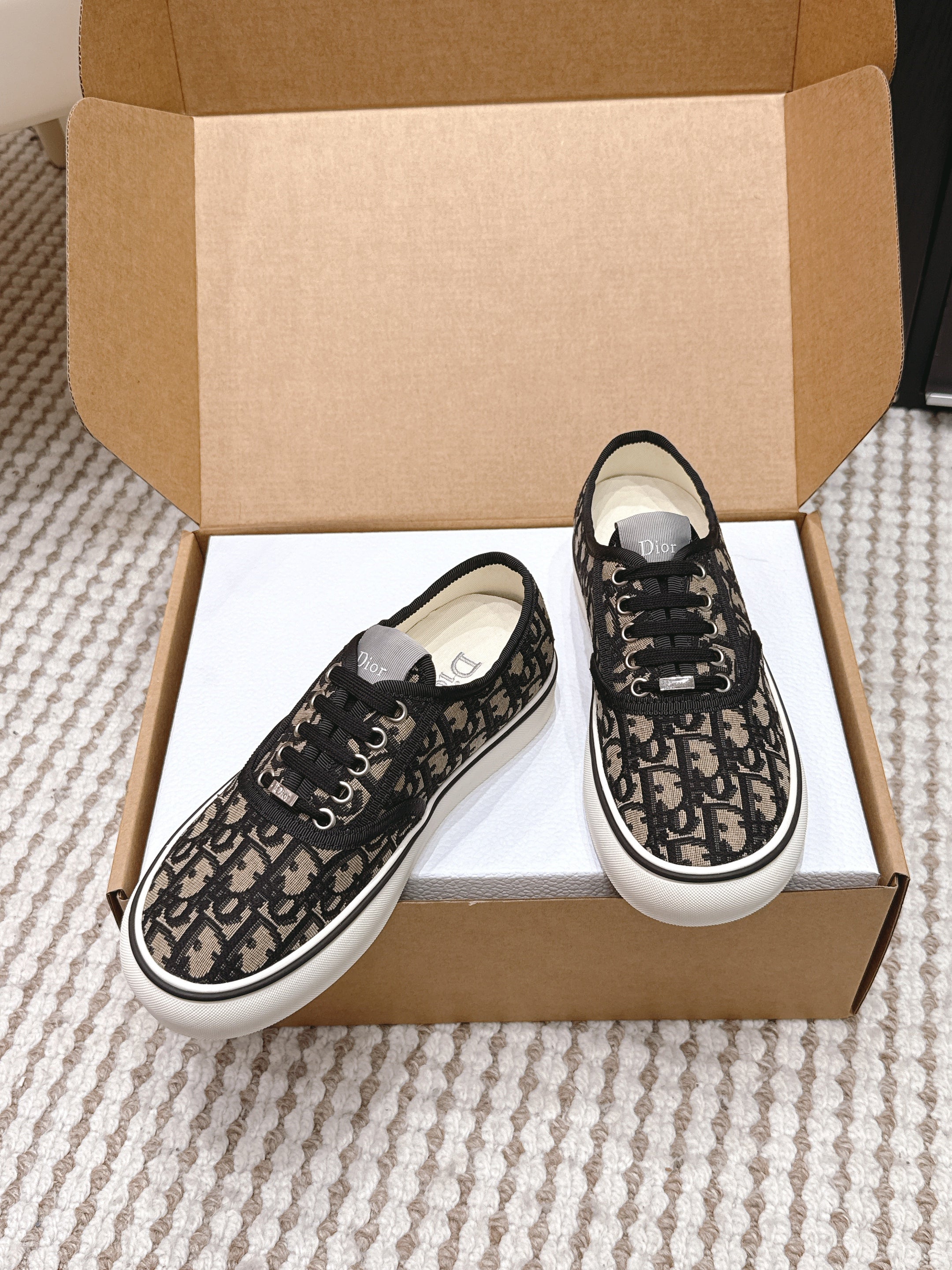 DIOR 26S SALTWIND SNEAKER IN BROWN BLACK FABRIC