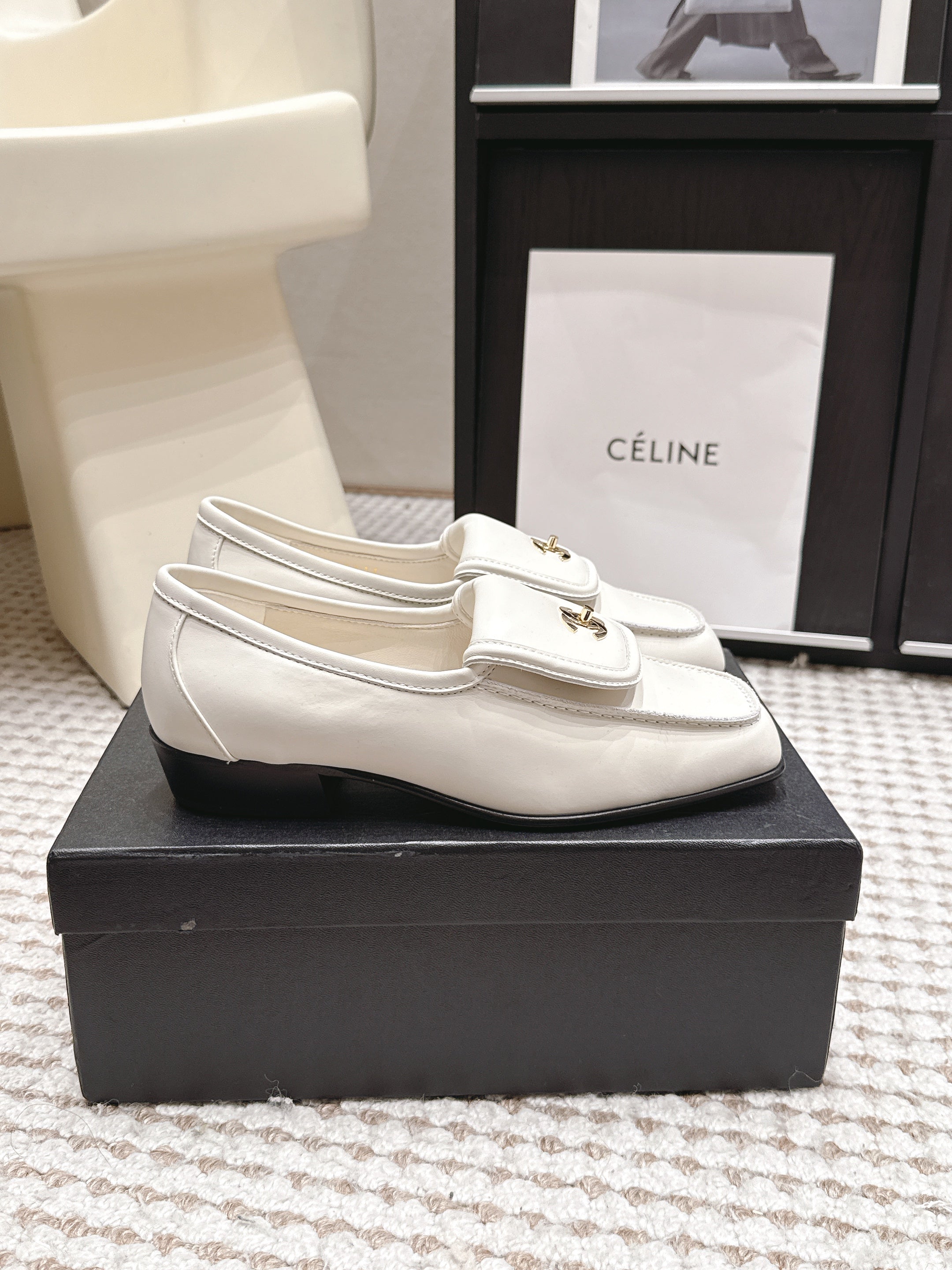 CHANEL 26S LOAFERS IN WHITE CALFSKIN WITH GOLD-TONE CC LOGO