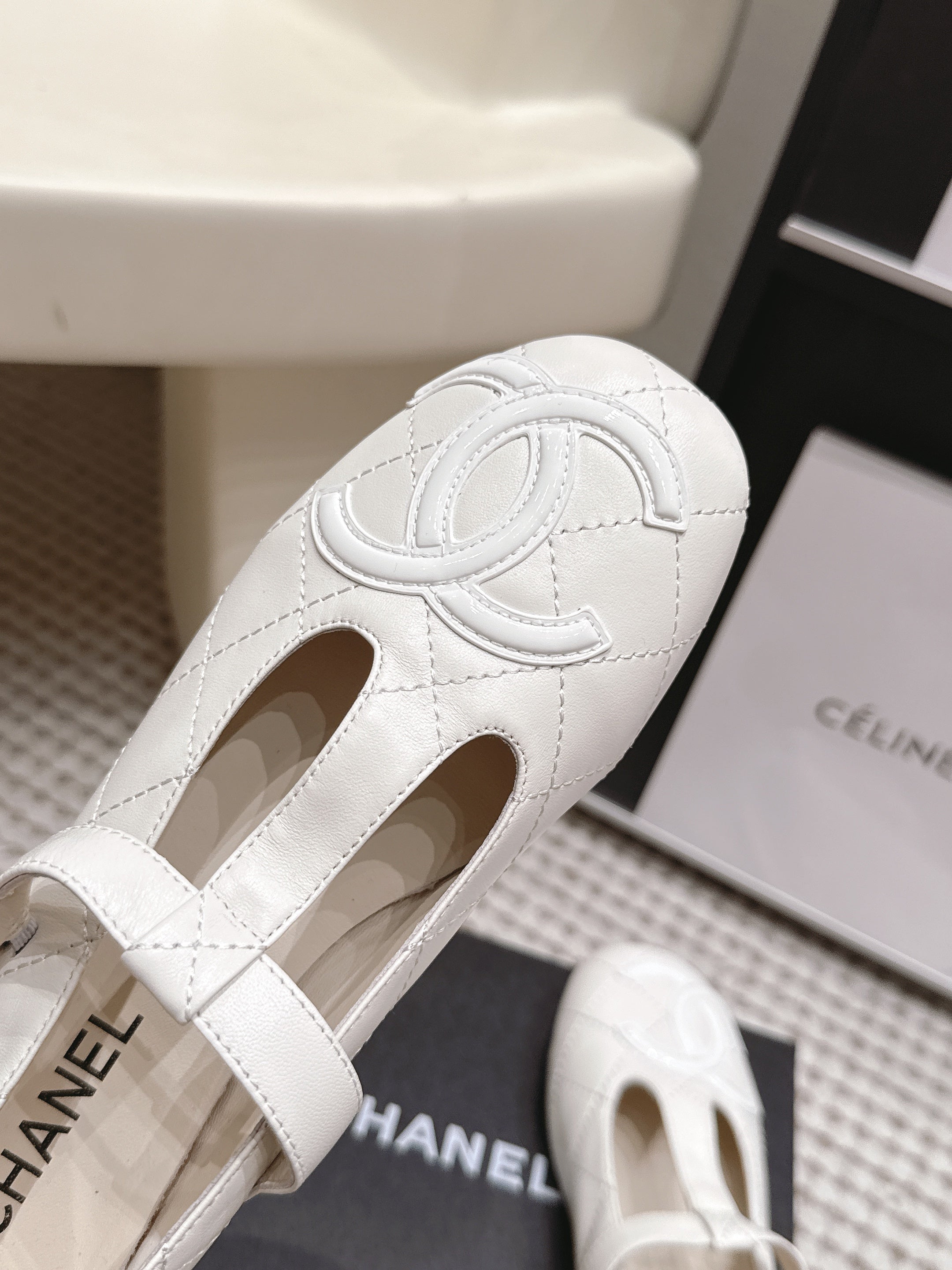 CHANEL 26S MARY JANE FLATS IN WHITE LAMBSKIN WITH CC LOGO