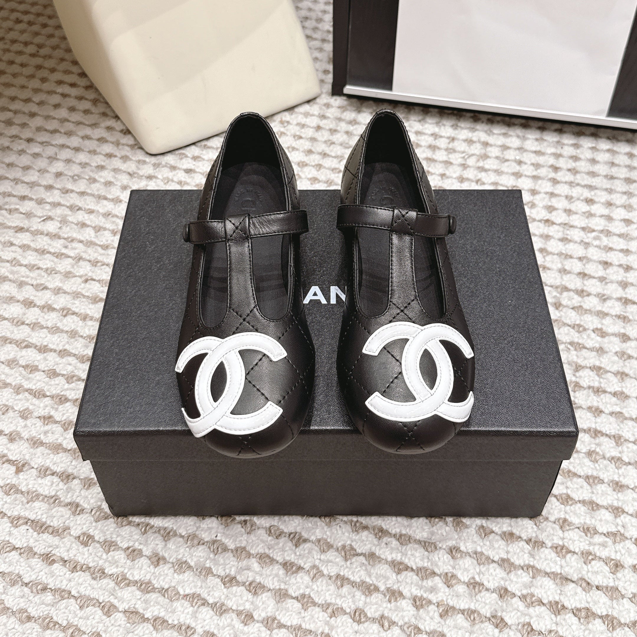 CHANEL 26S MARY JANE FLATS IN BLACK LAMBSKIN WITH WHITE CC LOGO