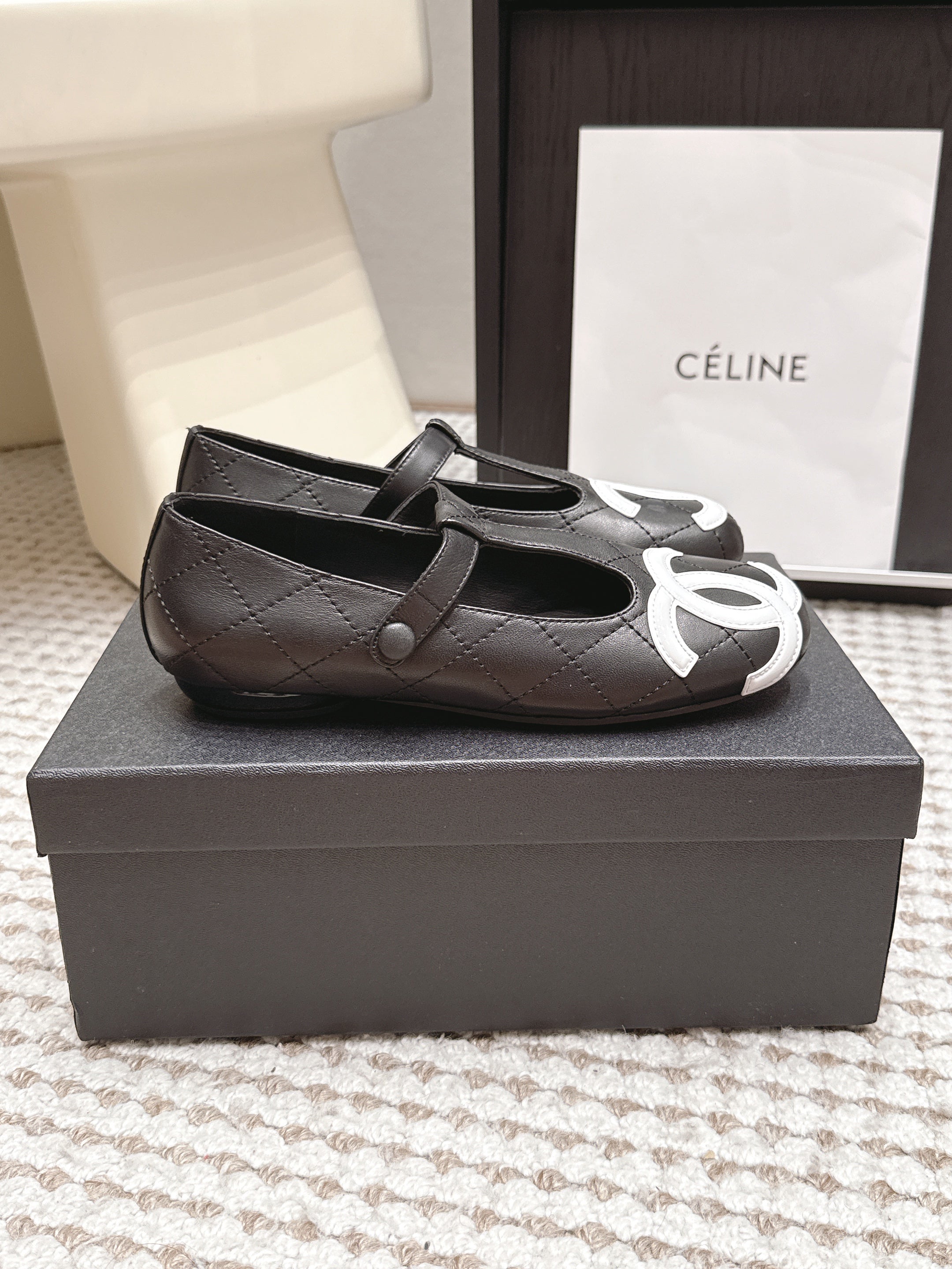 CHANEL 26S MARY JANE FLATS IN BLACK LAMBSKIN WITH WHITE CC LOGO