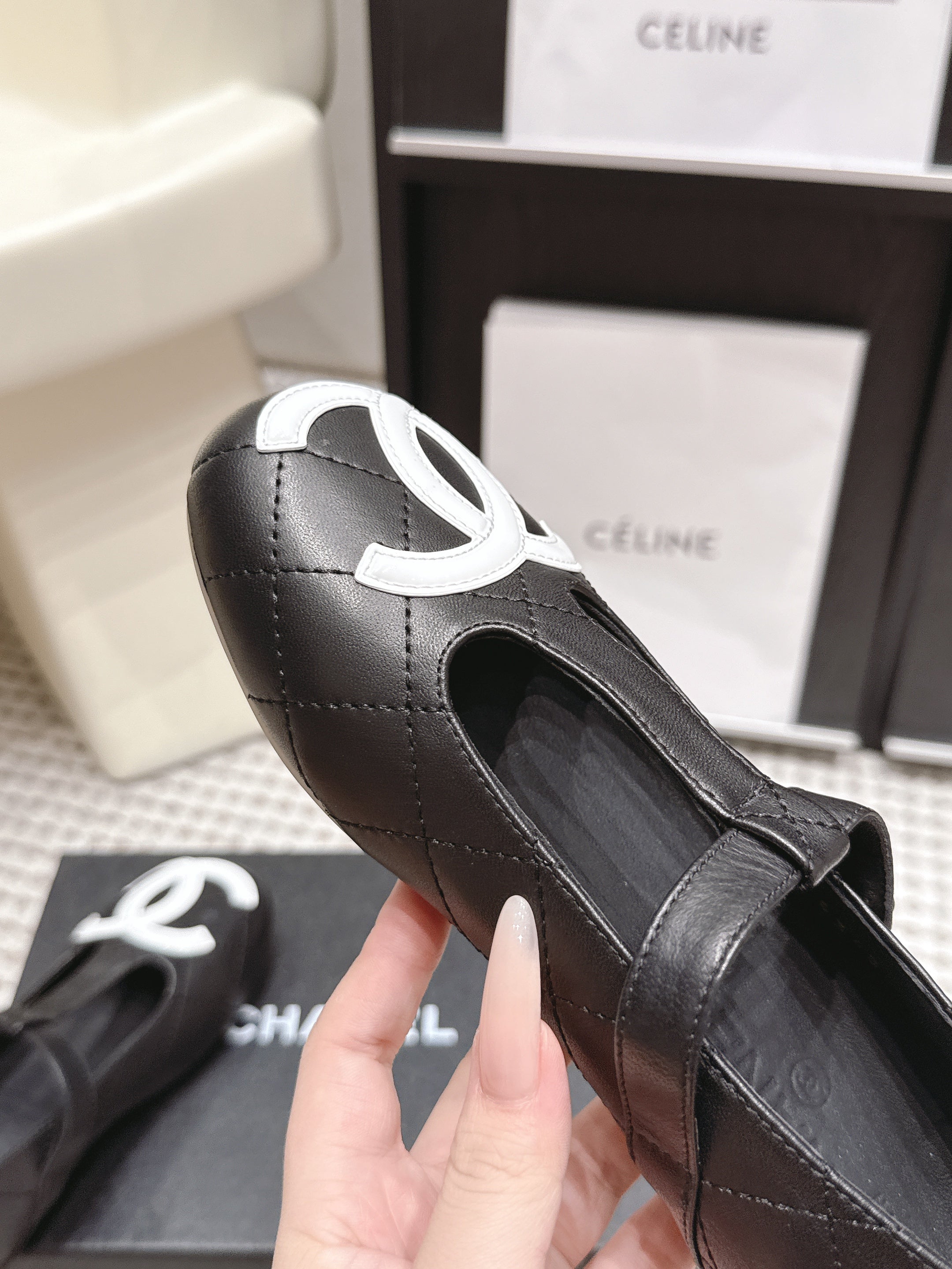 CHANEL 26S MARY JANE FLATS IN BLACK LAMBSKIN WITH WHITE CC LOGO