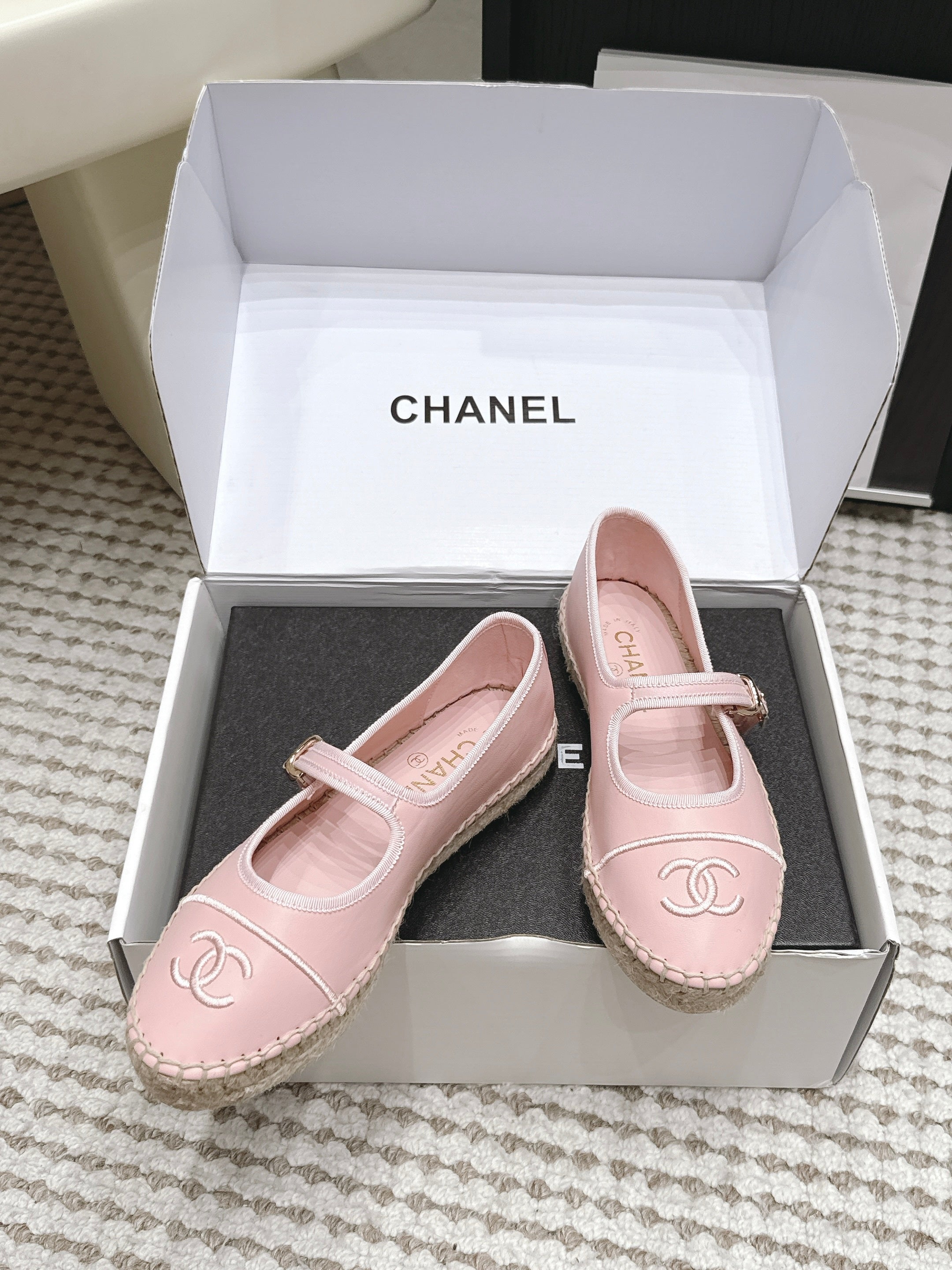 CHANEL 26S MARY JANE FLATS IN LIGHT PINK LAMBSKIN ESPADRILLE SOLE