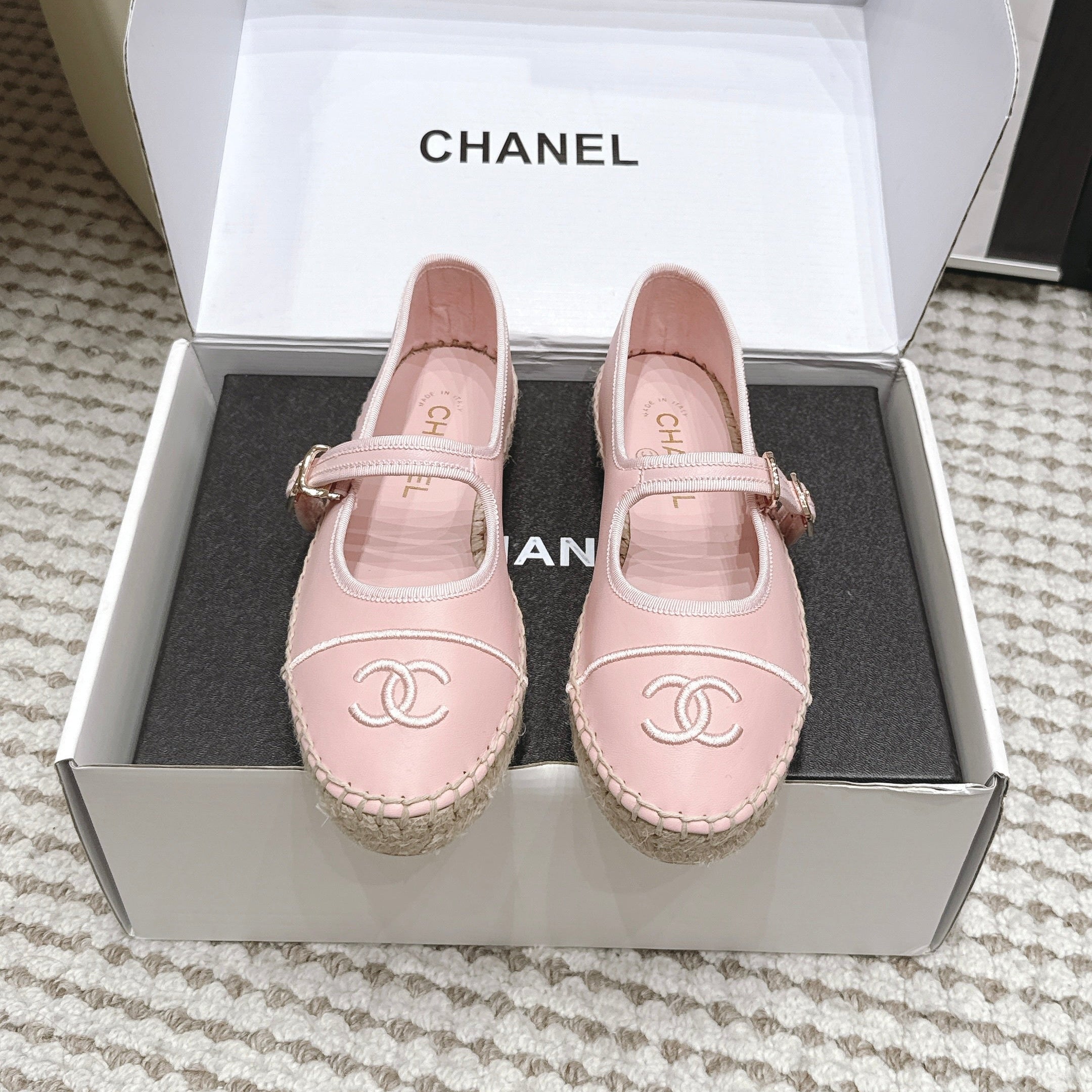 CHANEL 26S MARY JANE FLATS IN LIGHT PINK LAMBSKIN ESPADRILLE SOLE