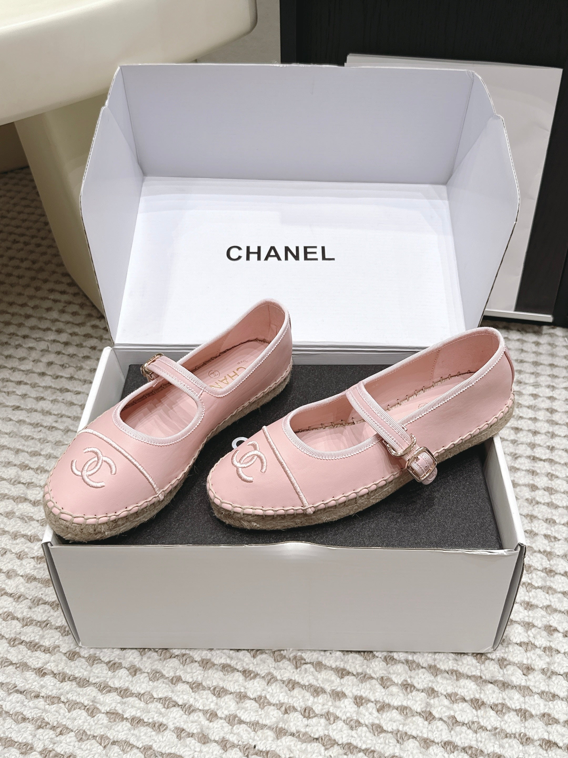 CHANEL 26S MARY JANE FLATS IN LIGHT PINK LAMBSKIN ESPADRILLE SOLE