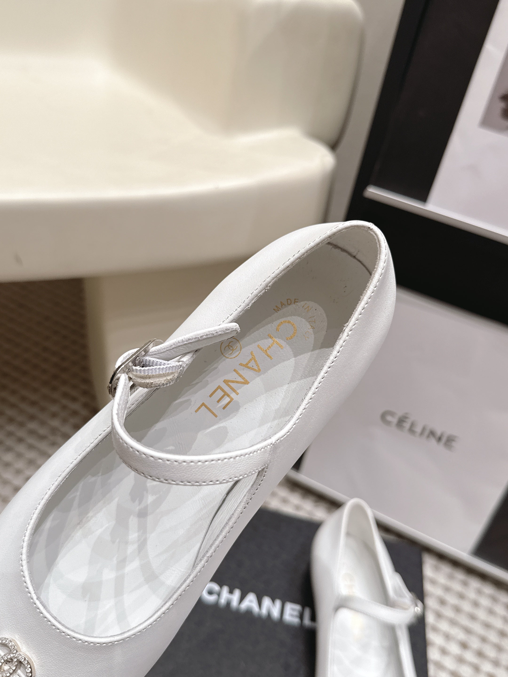 CHANEL 26S SQUARE TOE MARY JANE FLATS IN WHITE CALFSKIN