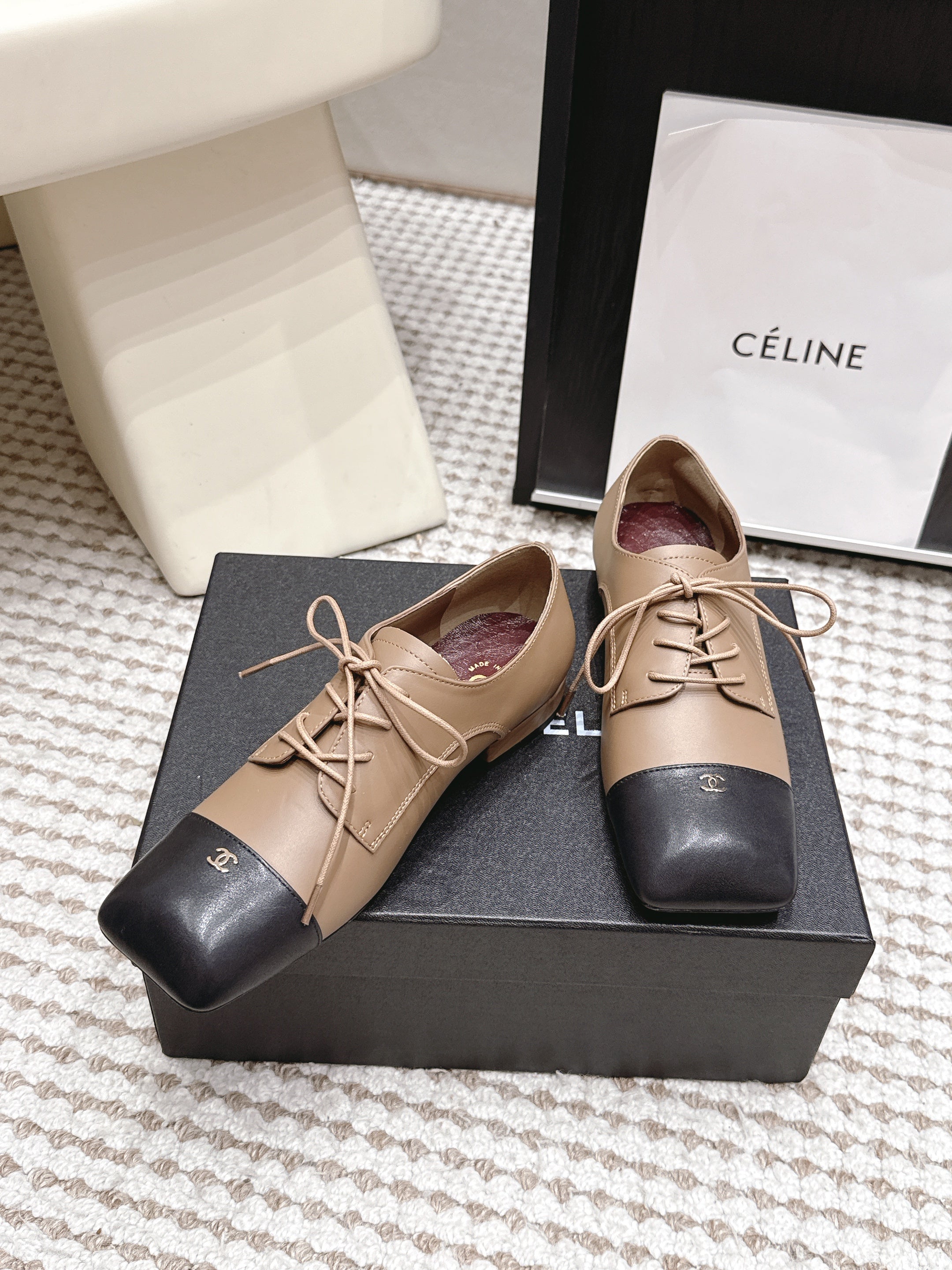 CHANEL 26S LACE-UP OXFORD SHOES IN LIGHT BROWN CALFSKIN WITH BLACK TOE CAP