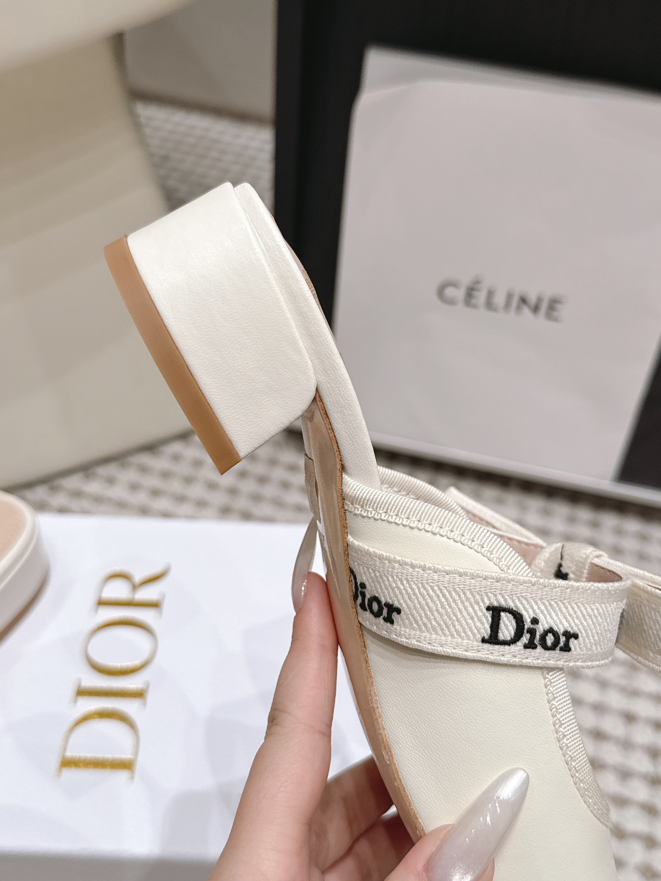 DIOR 26S CLOSED-TOE LOW-HEEL MULE IN IVORY WHITE CALFSKIN WITH BOW