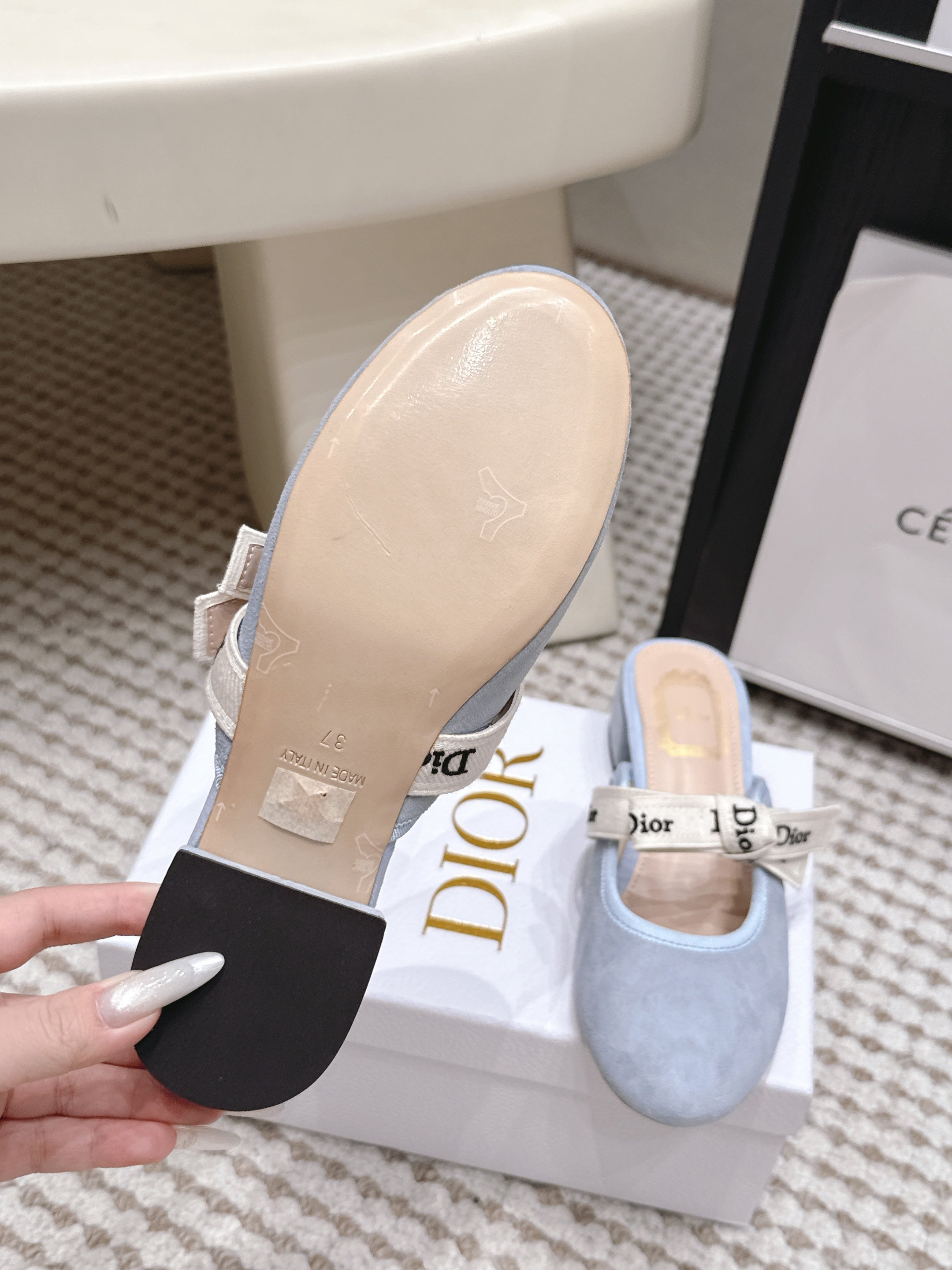 DIOR 26S CLOSED-TOE LOW-HEEL MULE IN LIGHT BLUE SUEDE WITH BOW