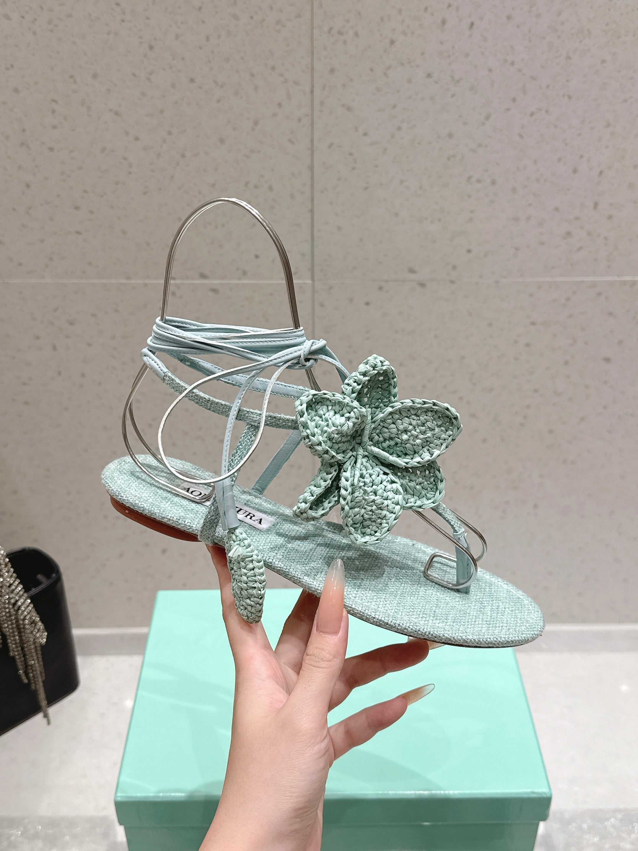 AQUAZZURA 26S FLORAL THONG SANDALS IN MINT GREEN WOVEN RAFFIA AND FABRIC