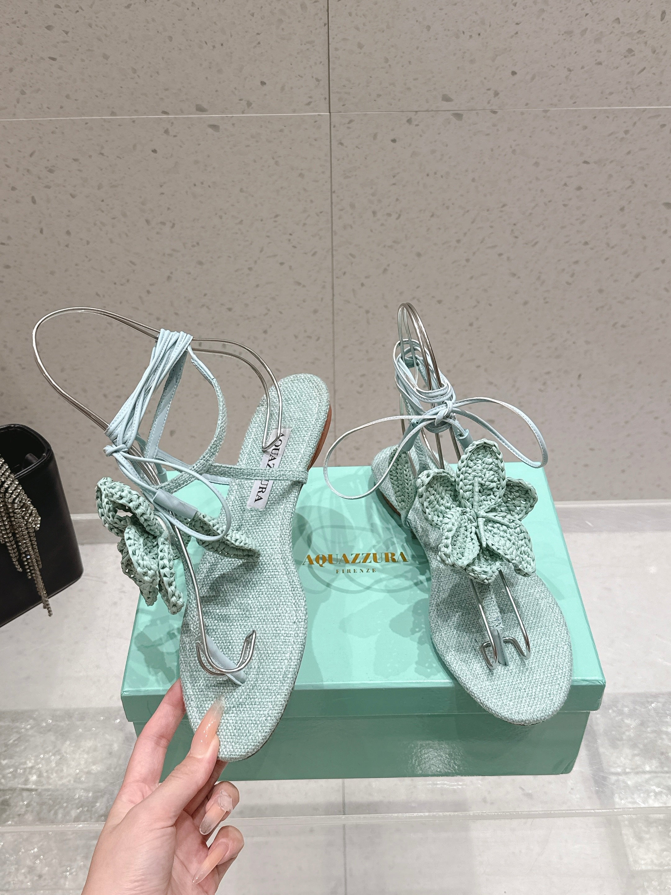 AQUAZZURA 26S FLORAL THONG SANDALS IN MINT GREEN WOVEN RAFFIA AND FABRIC