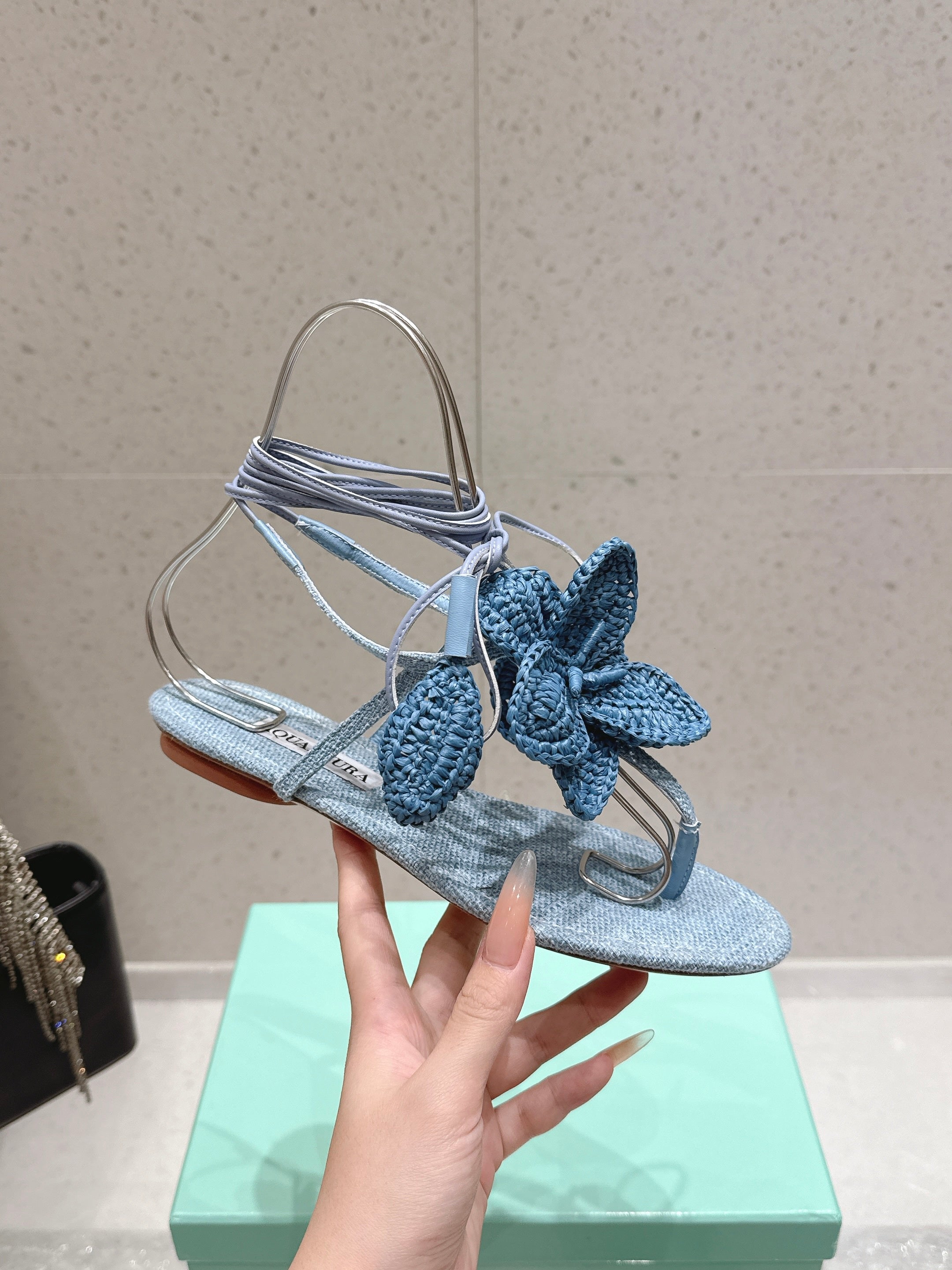 AQUAZZURA 26S FLORAL THONG SANDALS IN PASTEL BLUE WOVEN RAFFIA AND FABRIC