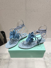 AQUAZZURA 26S FLORAL THONG SANDALS IN PASTEL BLUE WOVEN RAFFIA AND FABRIC