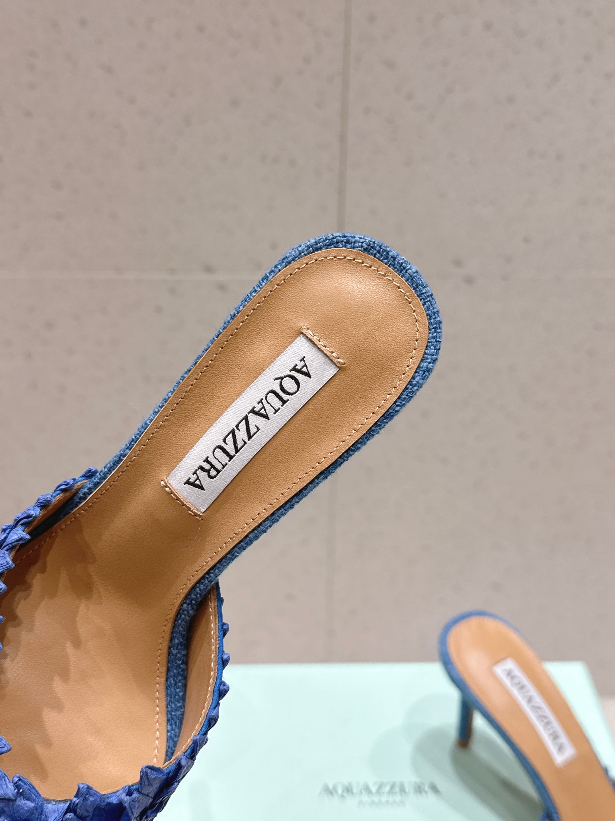 AQUAZZURA 26S HEELED MULES 80 MM IN NAVY BLUE WOVEN RAFFIA