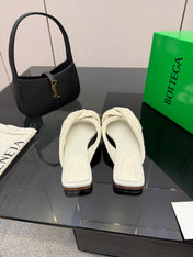 BOTTEGA VENETA 26S SANDALS IN WHITE CALFSKIN AND RAFFIA