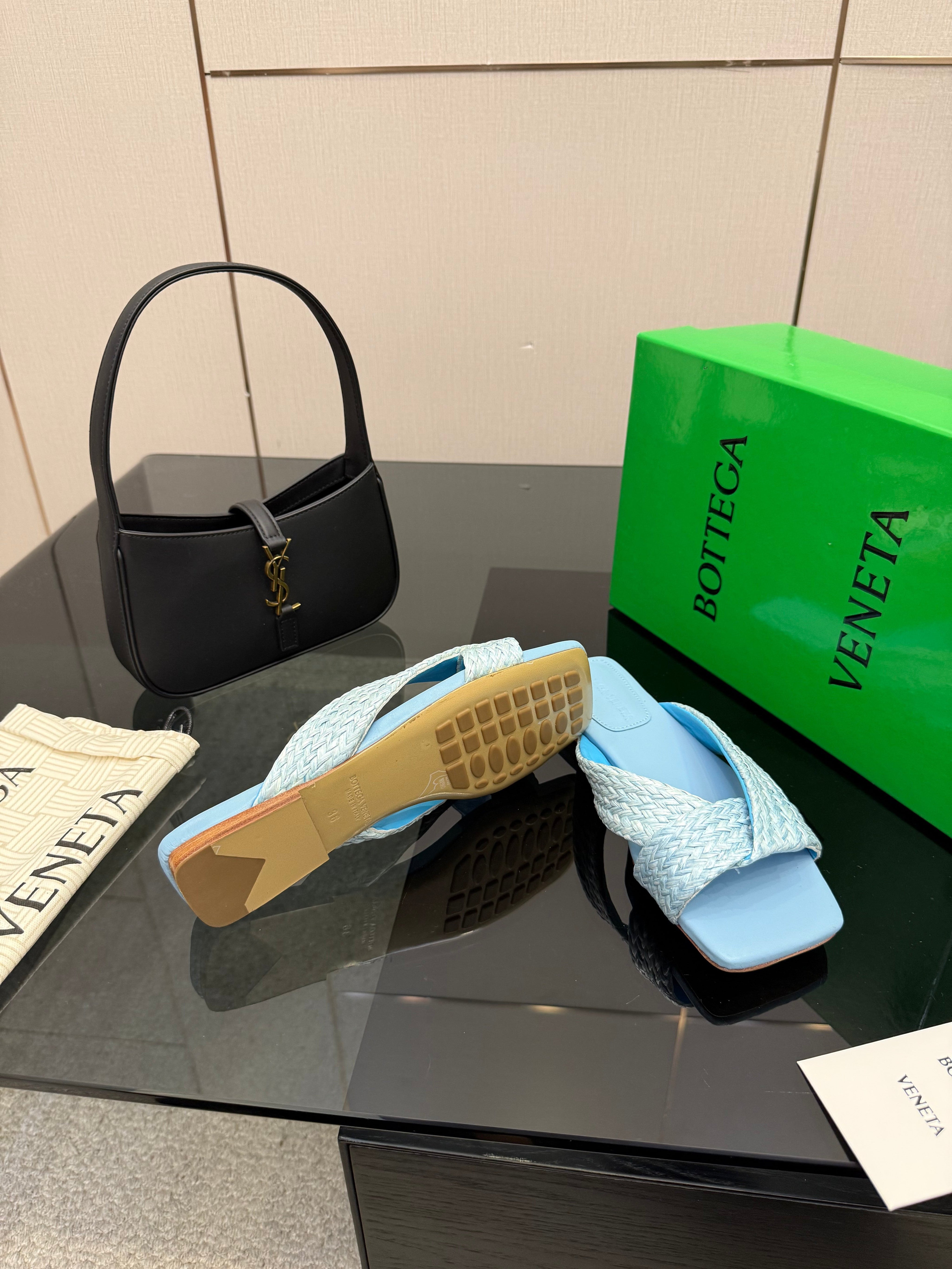 BOTTEGA VENETA 26S SANDALS IN LIGHT BLUE CALFSKIN AND RAFFIA