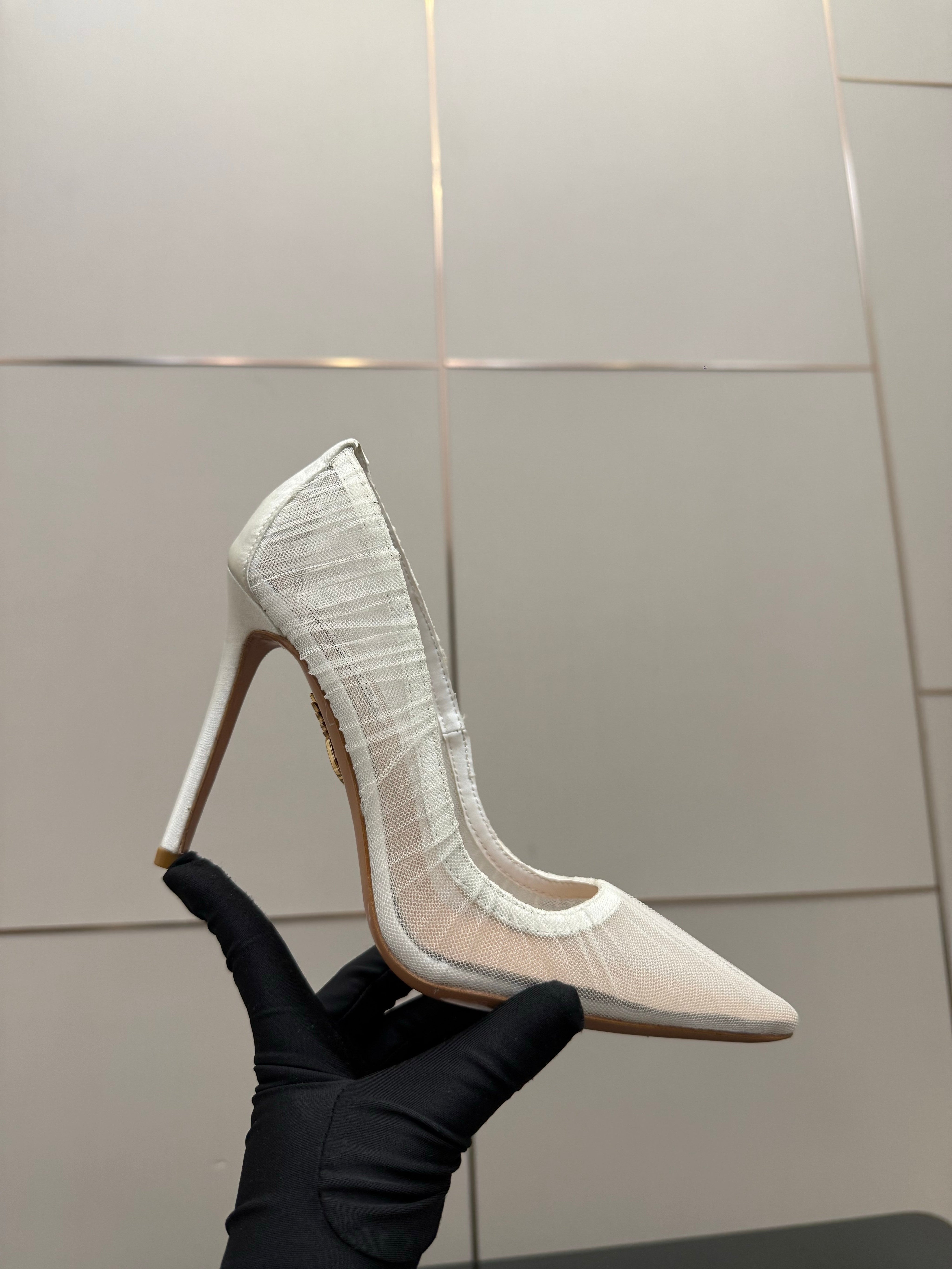 AQUAZZURA 26S OPTIC PUMPS 100 MM IN WHITE PLEATED MESH & SATIN